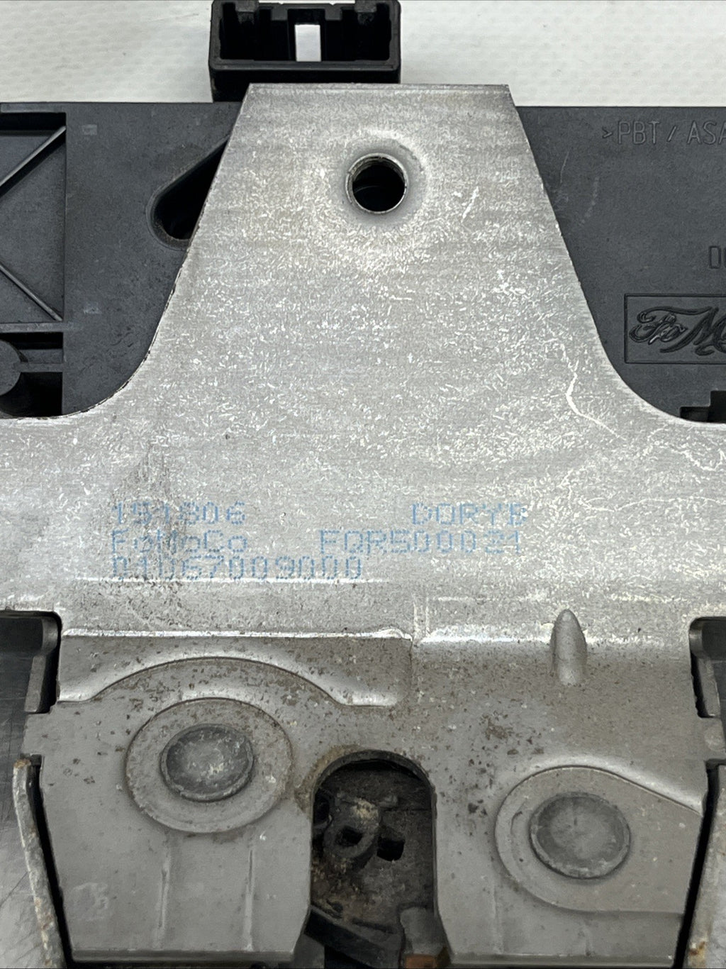 FQR500021 2005 LAND ROVER RANGE ROVER SPORT 2.7 TDV6 HSE  LOWER TAILGATE LOCK