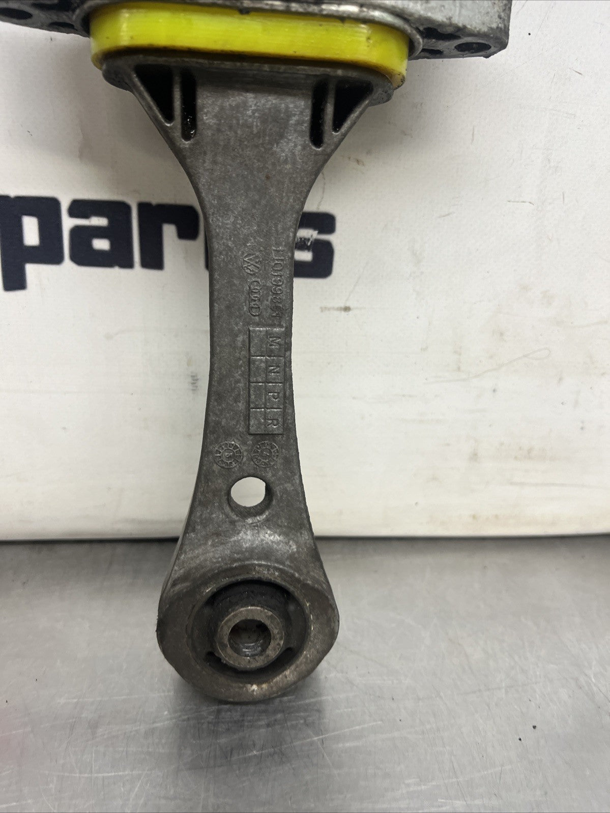 Audi TT 8n 99-06 REAR ENGINE MOUNT DOG BONE  1J0199851M POLLYBUSHED