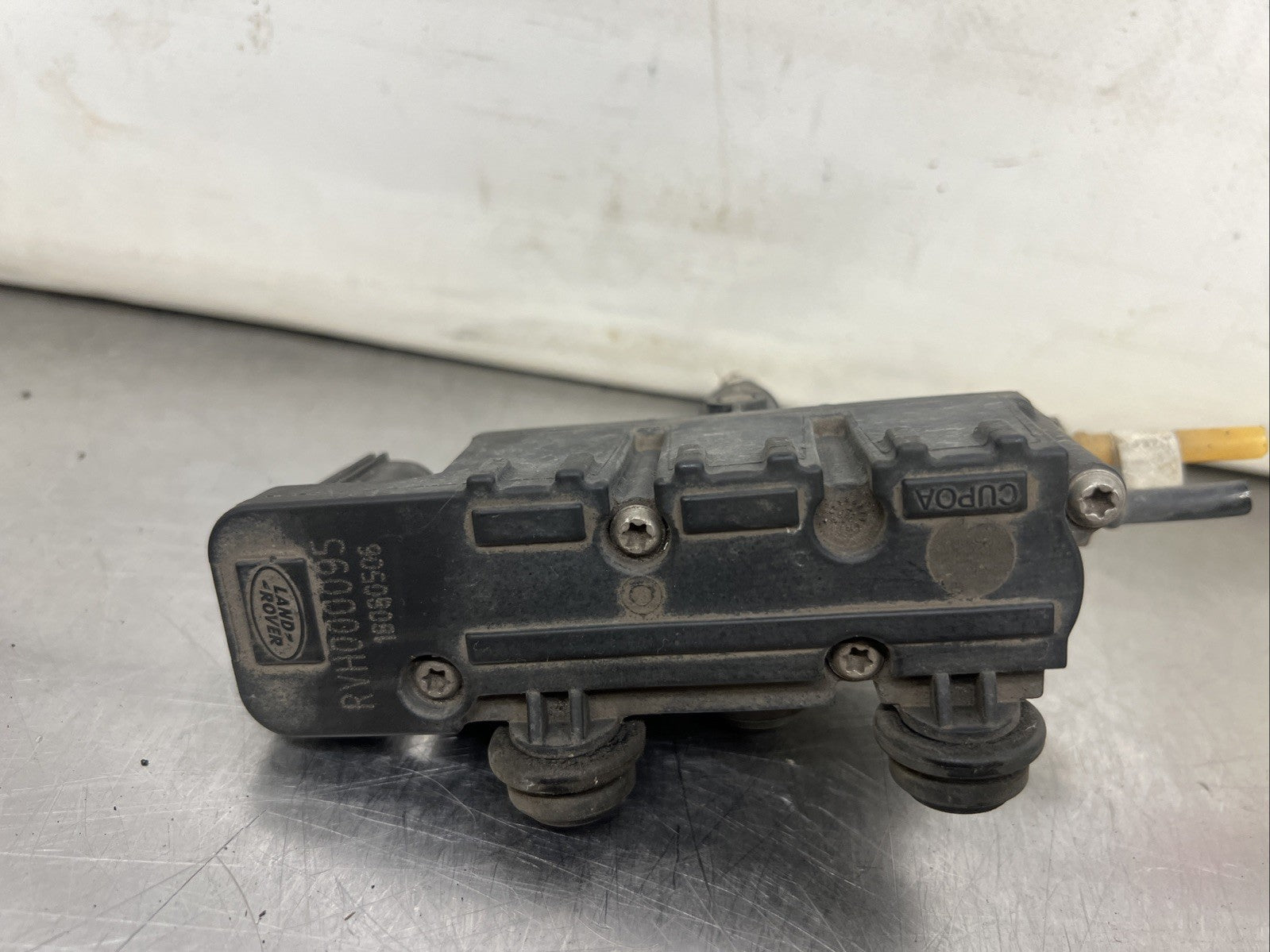 Land Rover Discovery 3 04-09 Front Air Suspension Relief Valve RVH00095