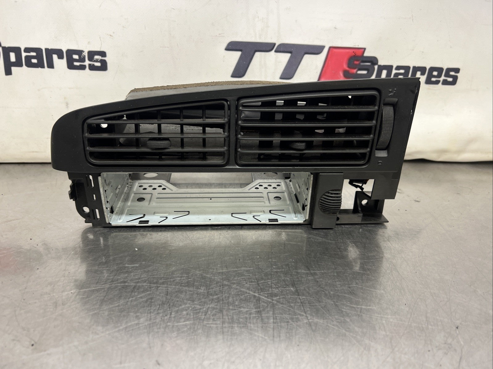 Volkswagen Golf Mk3 Center radio,Air vent