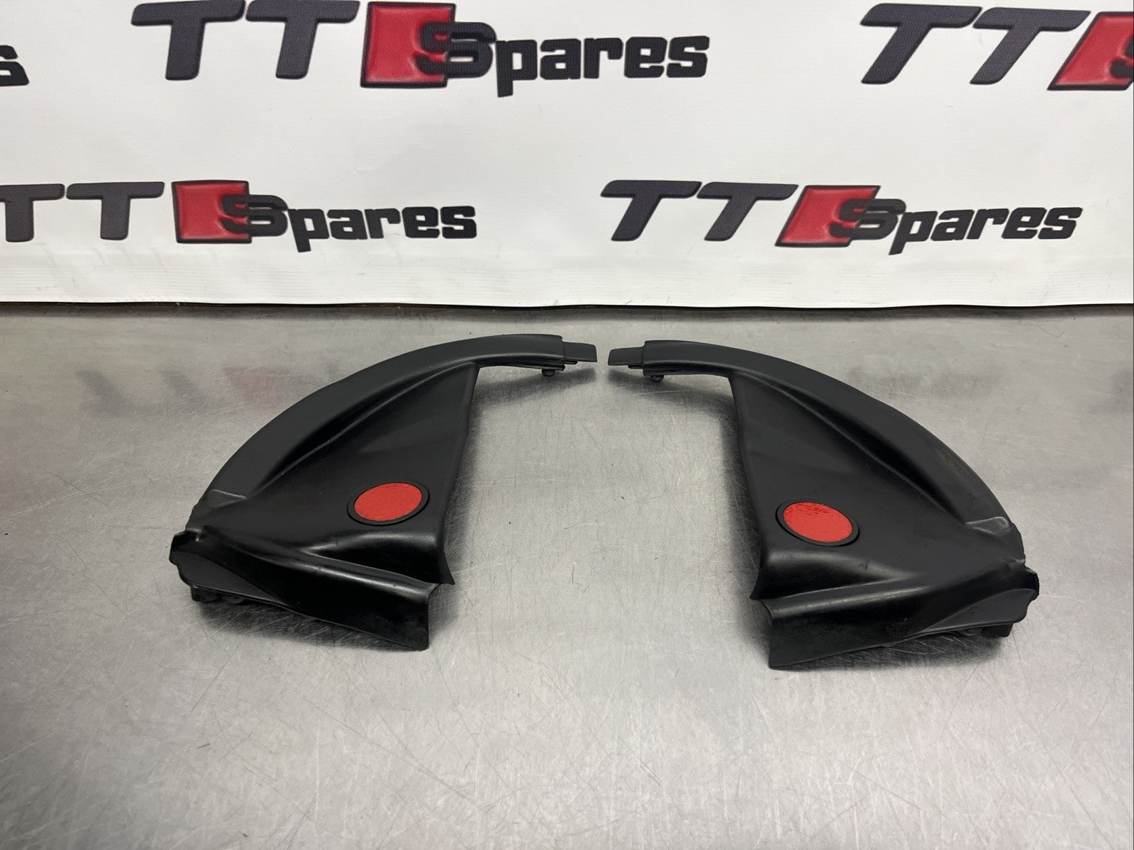 Audi TT 8N Mk1 Roadster  Door Rubber Seals  and Reflectors 8N7837778