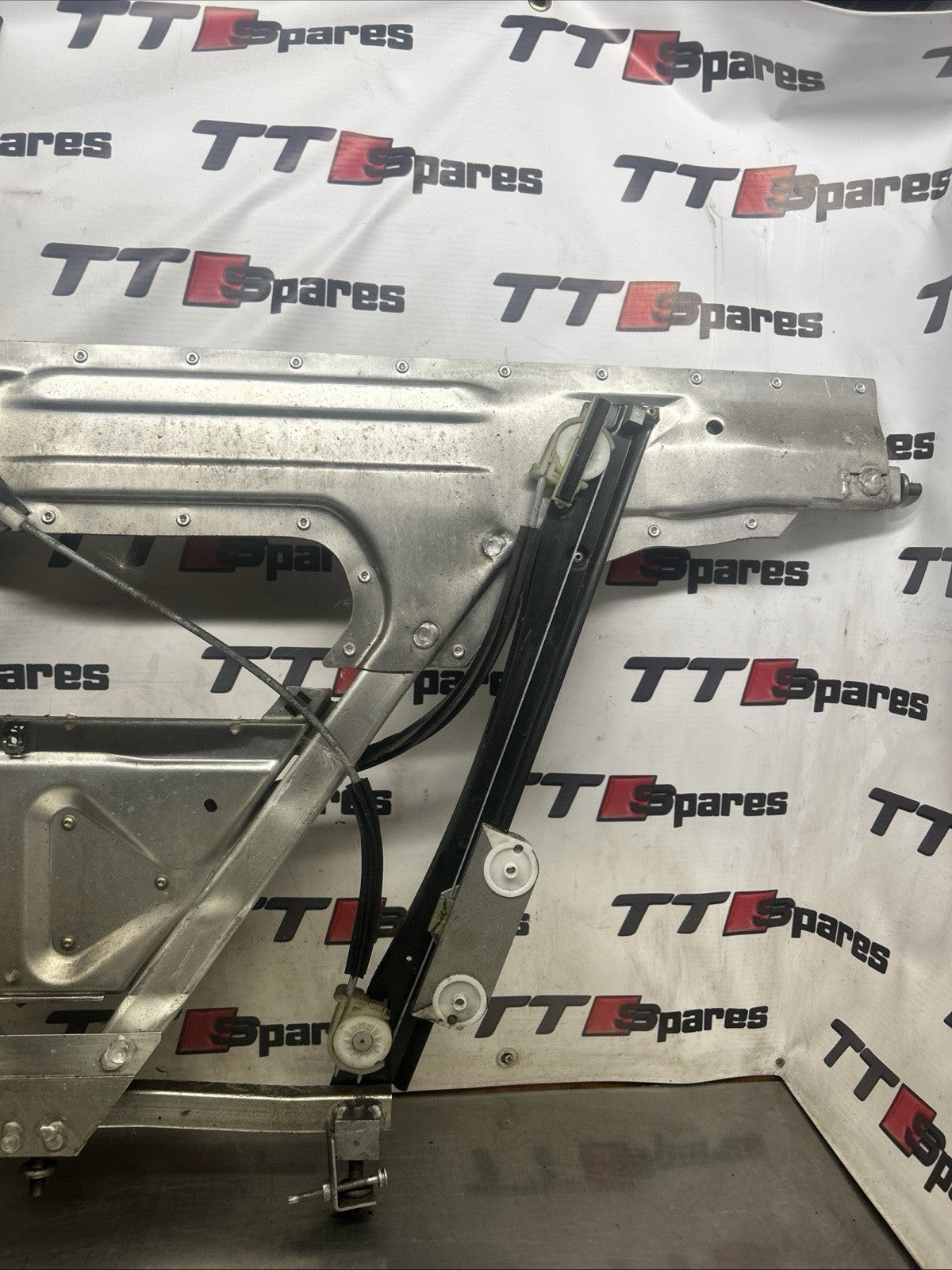 2006 AUDI TT FRONT WINDOW REGULATOR LH PASSENGER SIDE 3 DOOR COUPE 8N8837729B