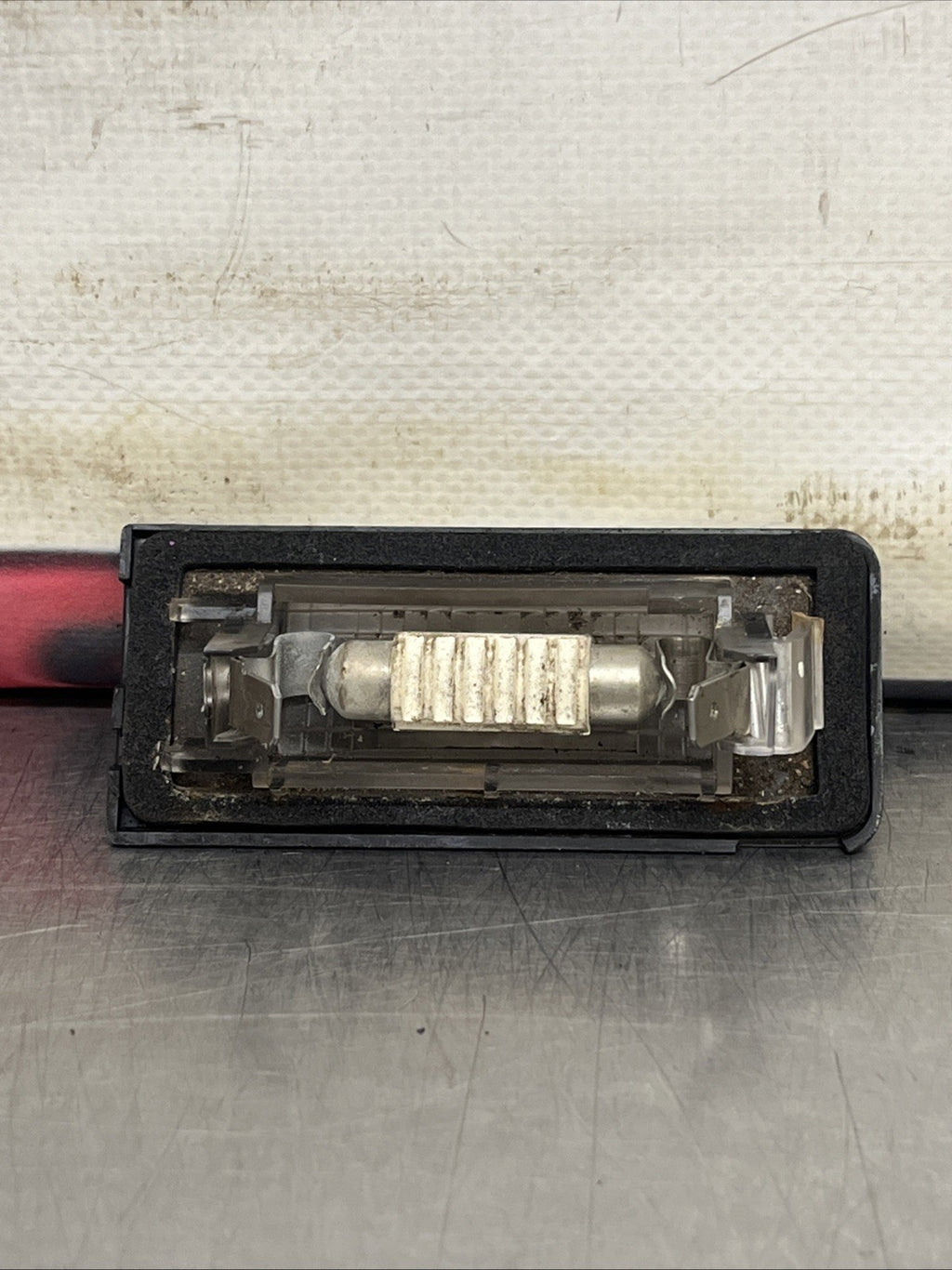 8N0943021A 1x GENUINE AUDI TT MK1 03-06 LEFT N/S REAR NUMBER PLATE LIGHT