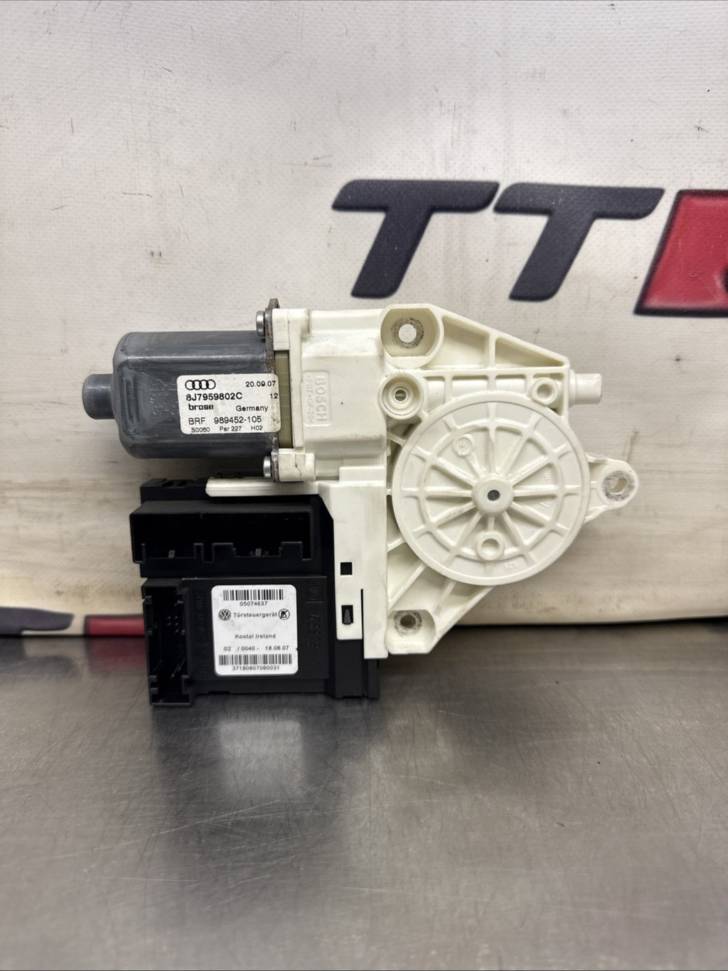 AUDI TT CABRIOLET PASSENGER LEFT FRONT WINDOW MOTOR 2007 TO 2010 8J7959802C