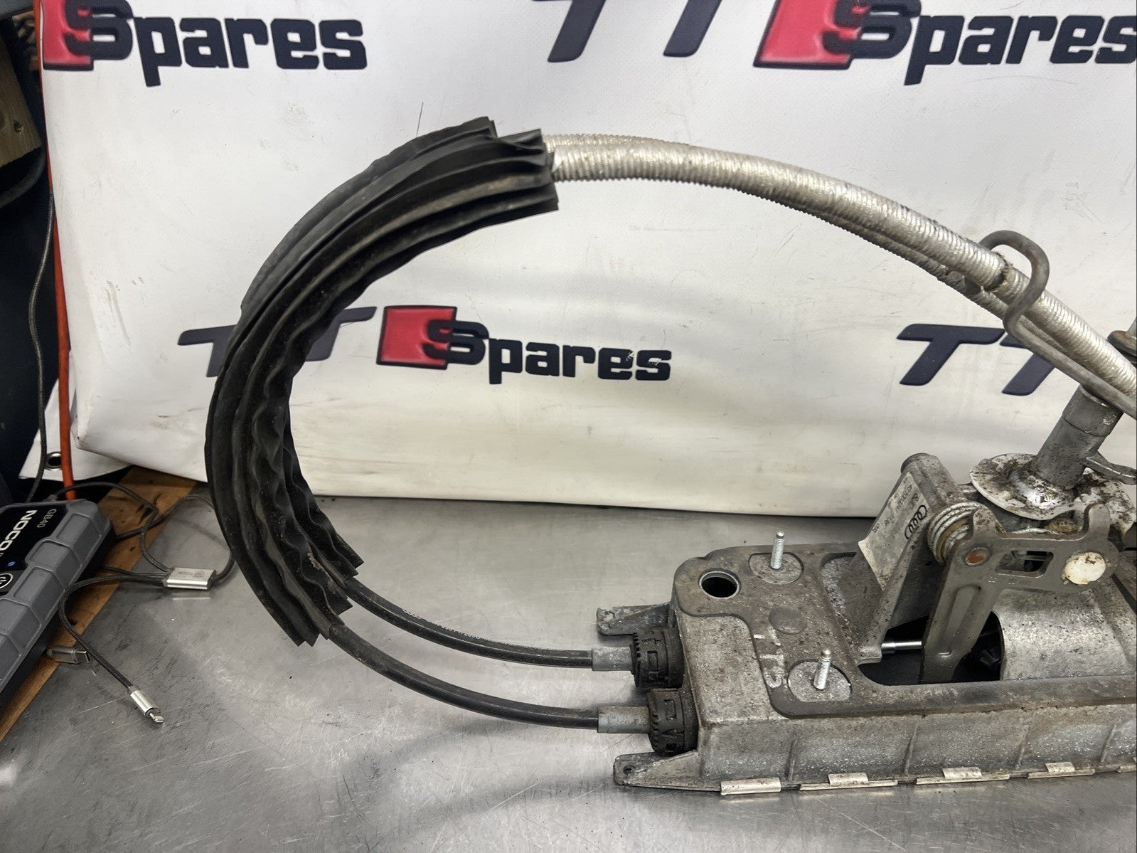 2014 AUDI TT BLACK EDITION 2L TDI 6 SPEED SHIFTER LINKAGE & MECHANISM 8J0711049G