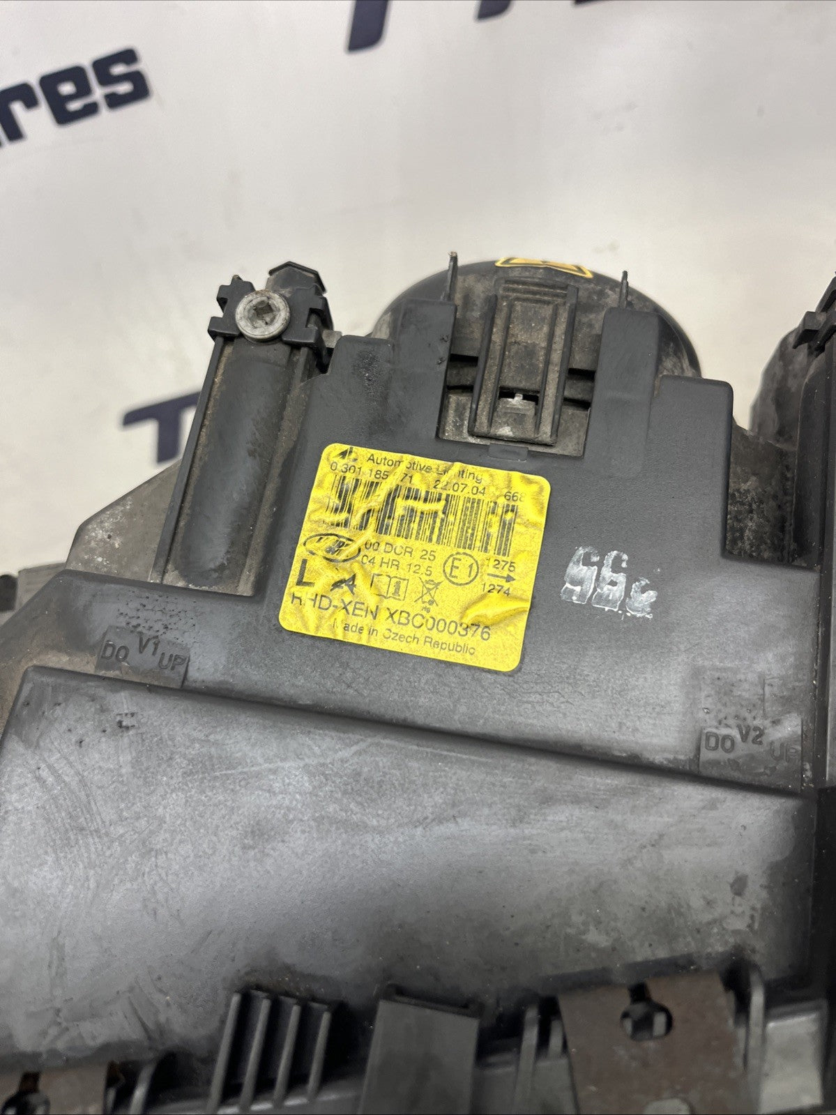Range Rover L322 Headlight Xenon Near Side XBC000376 2002 to 2006 B14032