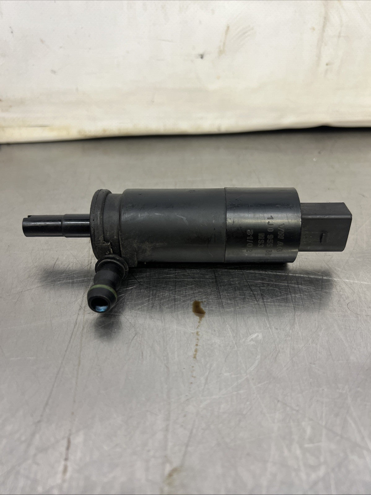 Spritzwasserpumpe Audi A3 A4 A6 VW Passat 3B 3BG Golf 4 SRA Pumpe 1J0955681