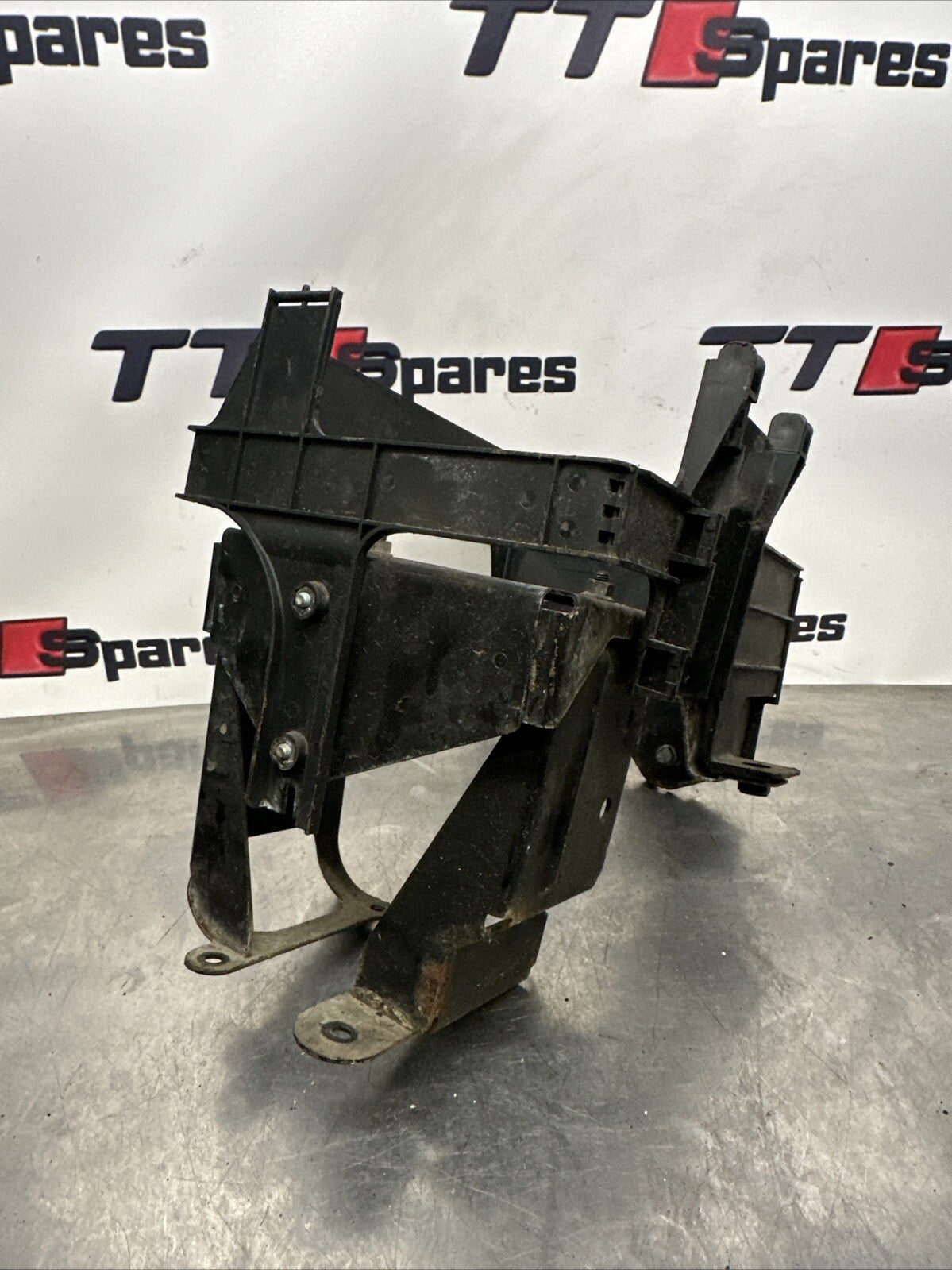 AUDI TT MK1 V6 BATTERY TRAY / BOX SUPPORT (ENGINE BAY) V6 3.2 / QS 98-06 COUPE