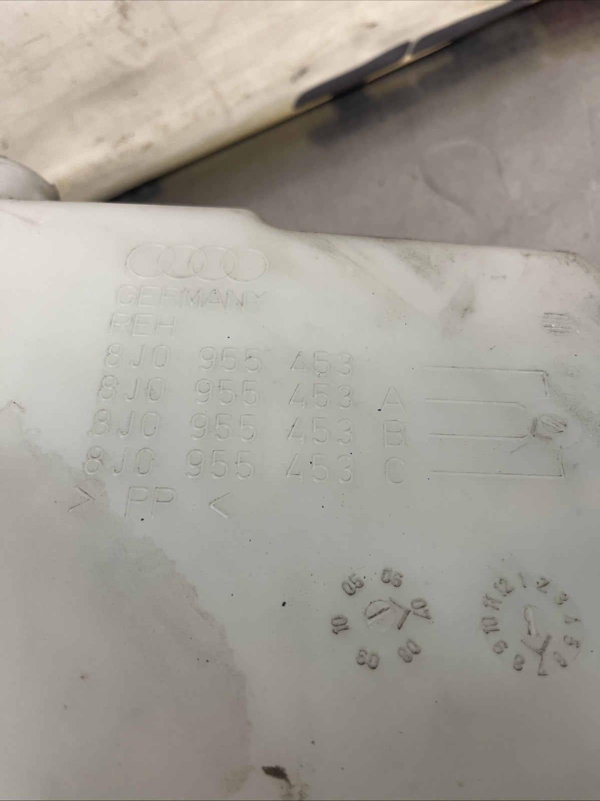 AUDI TT SCREEN WASH WASHER BOTTLE 8J0955453B