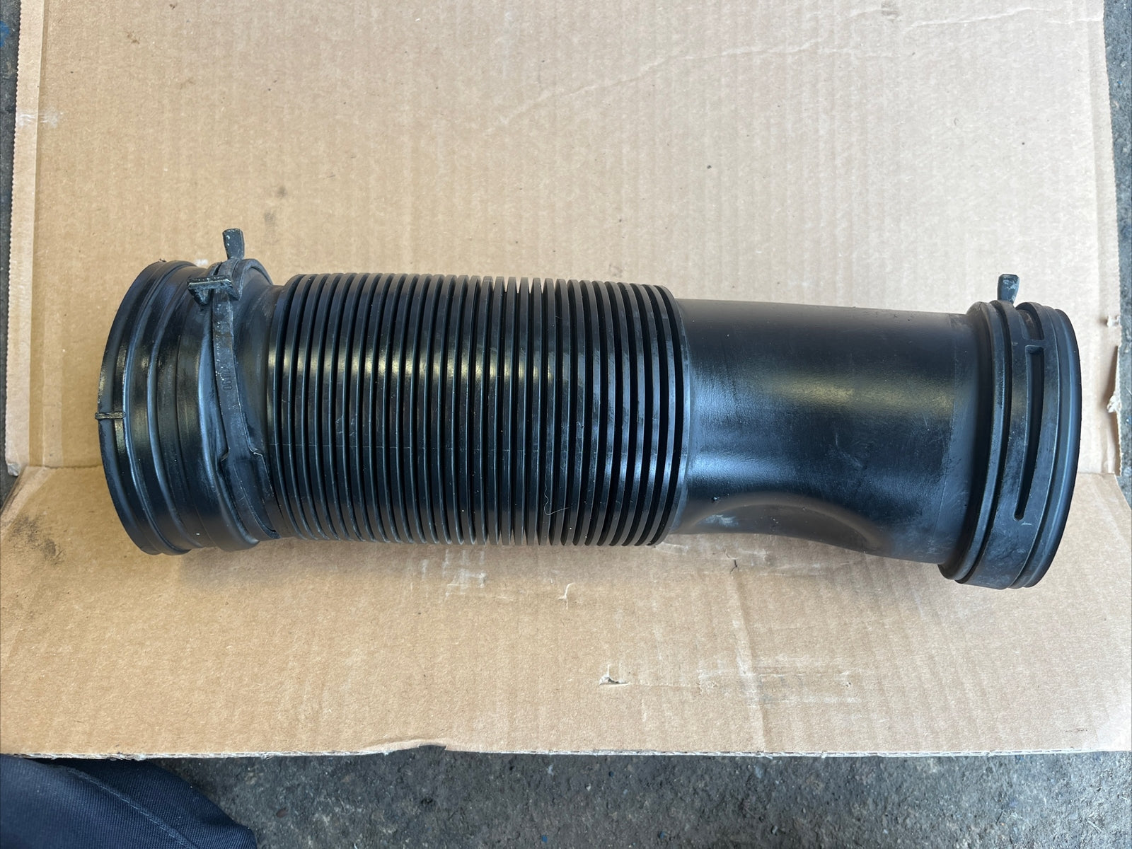 AUDI TT  Mk2 8J 06-14 COUPE ROADSTER TTS CONNECTING PIPE 06F129684 GENUINE