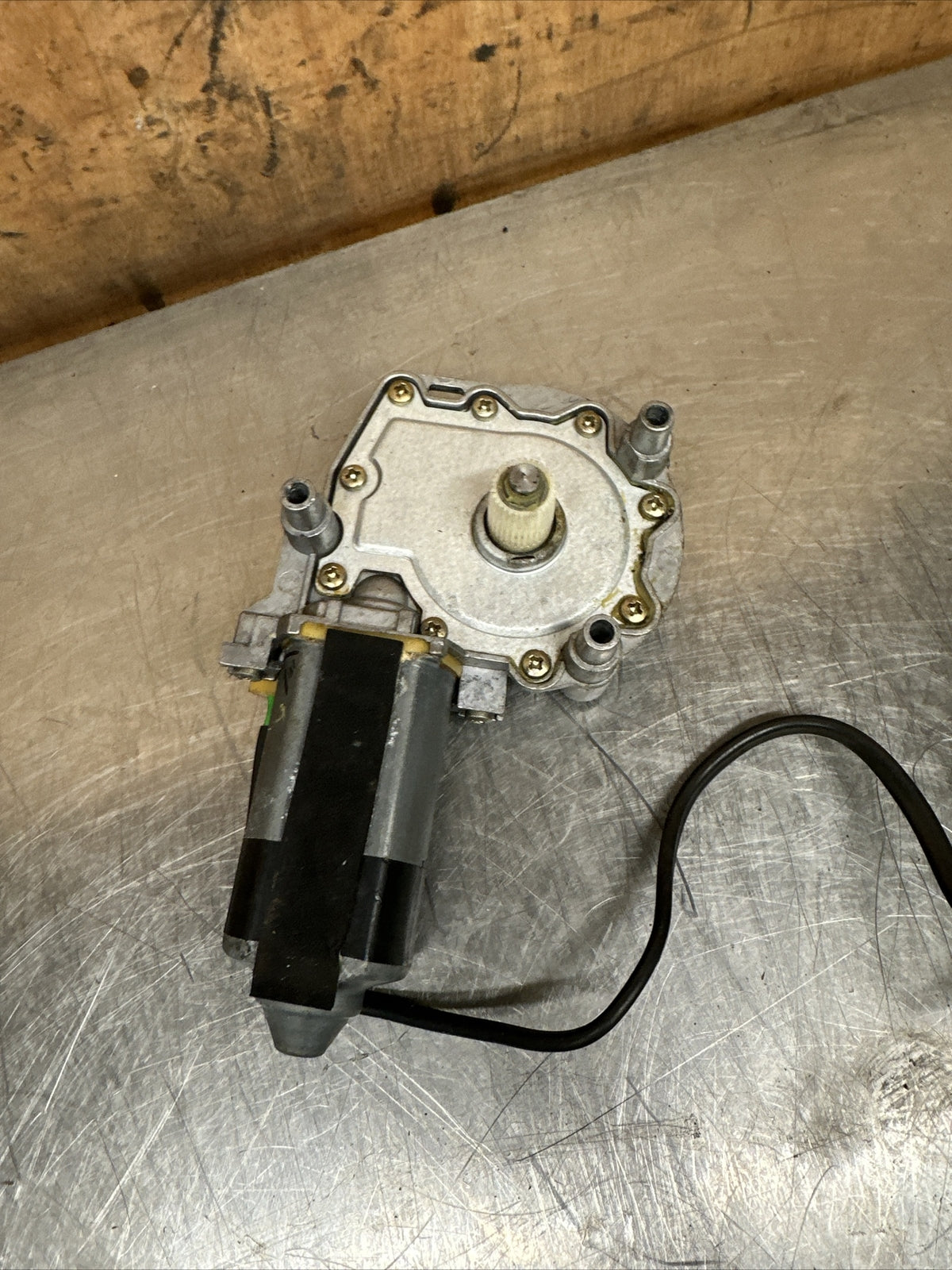 Audi A8 D2 Front Driver Left Side Window Regulator Motor 0531826001