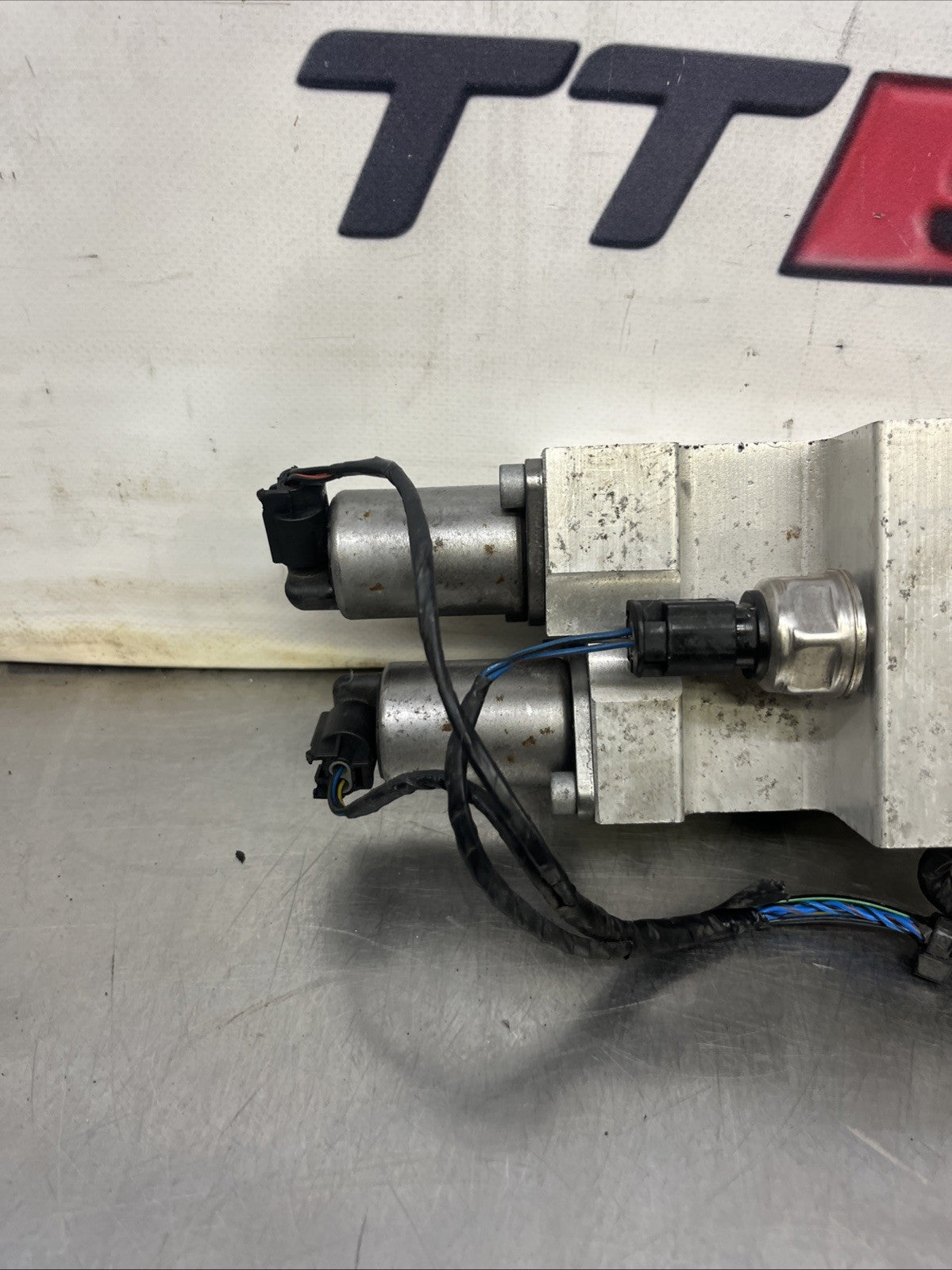 BMW X5 E70 E71 Valve Block Dynamic Drive Front Axle Hydraulic Pump 6772311 2009
