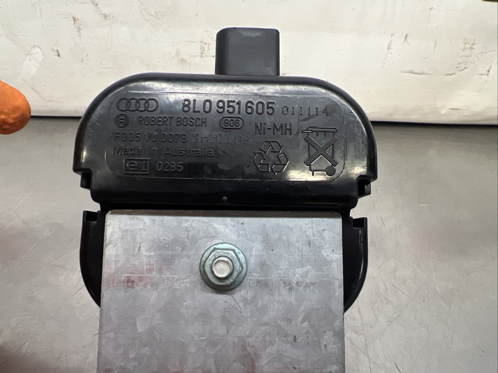 AUDI TT MK1 QUATTRO 8N 98-06 SIREN HORN ALARM WITH BRACKET 8L0951605