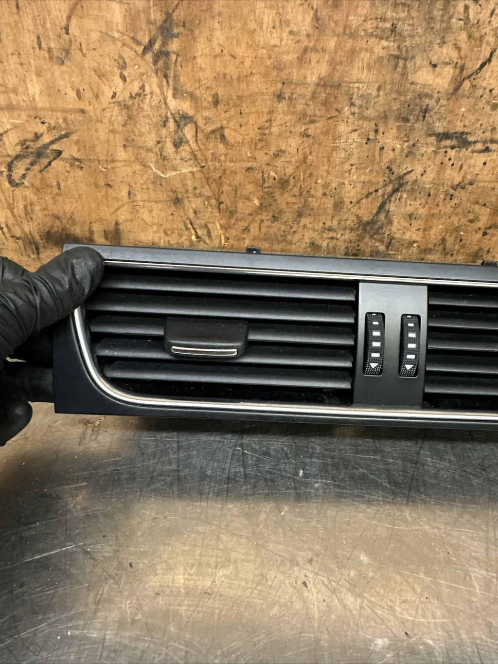 AUDI A4 B8 A5 8T CENTRE AIR VENT 8T2820951B (B2557)
