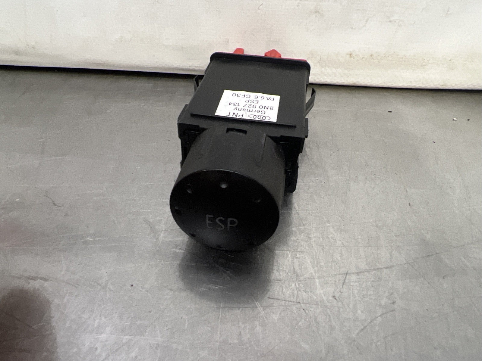 Audi TT Mk1 98-06 ESP switch 8n0927134 3 Months Warranty   Genuine