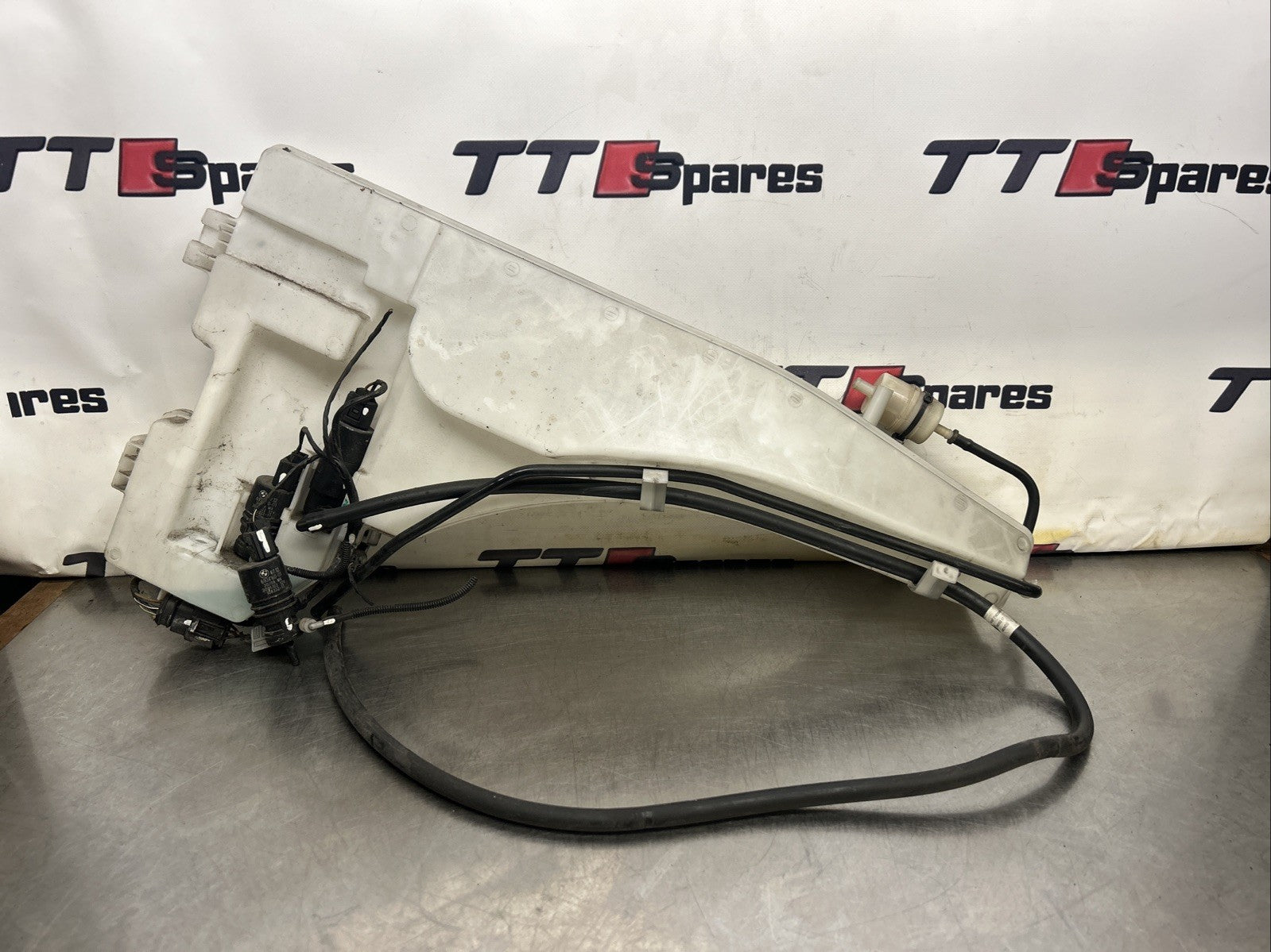 BMW  X5 X6 E70 E71 Headlight Windscreen Washer Bottle Reservoir and Pump 7190998