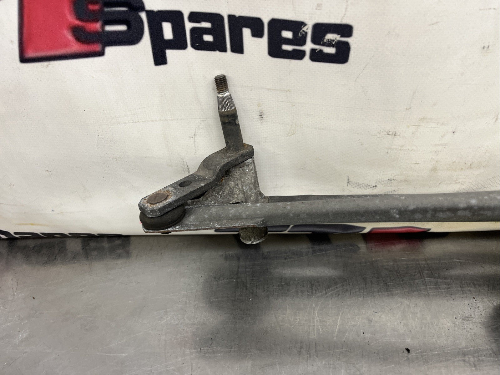 RANGE ROVER SPORT L320 05-13 FRONT WIPER MOTOR AND LINKAGE