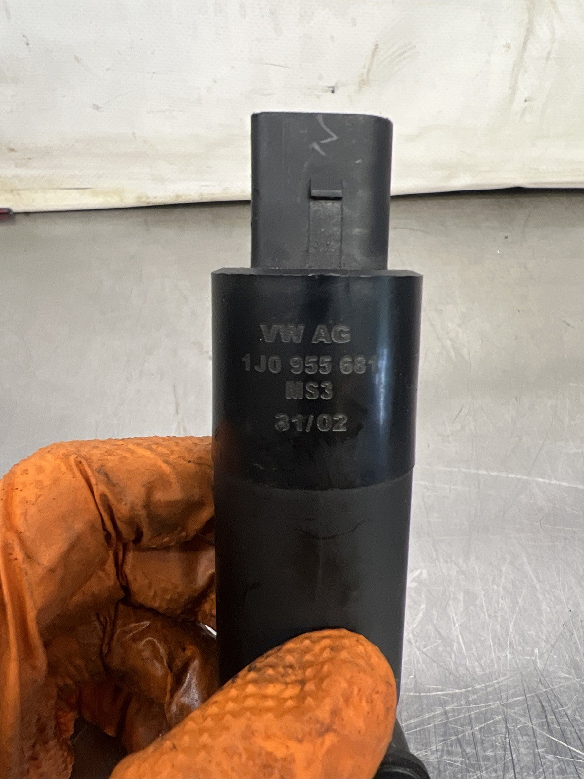 Spritzwasserpumpe Audi A3 A4 A6 VW Passat 3B 3BG Golf 4 SRA Pumpe 1J0955681