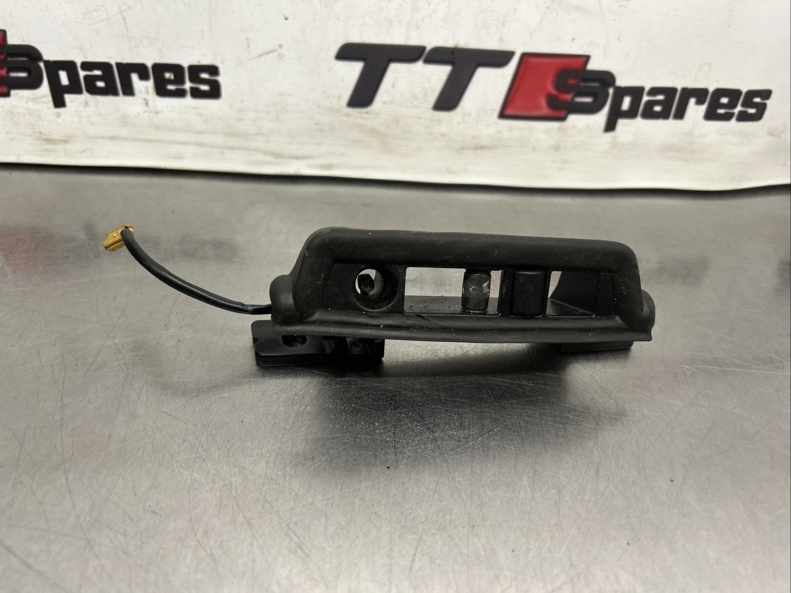 2003 AUDI TT CONVERTIBLE MK1 8N Roadster Right & Left Roof Catch 8N7871443C/444C