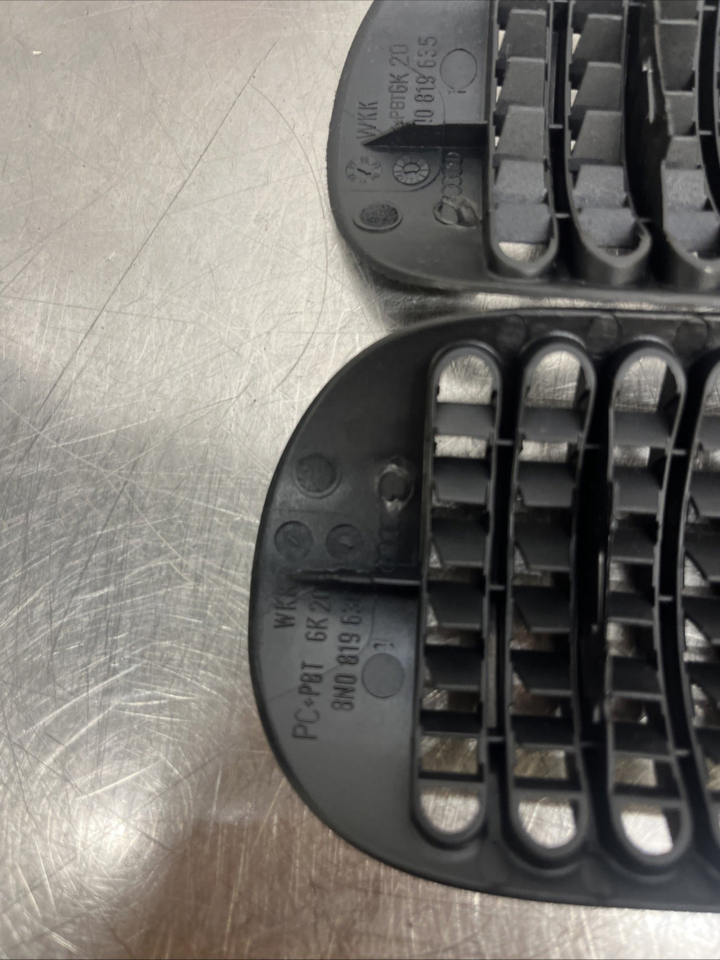 Audi TT 8N Dashboard Defrost Air  Vent  Pair Black 8N0819635
