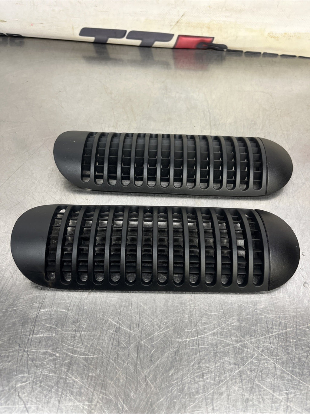 Audi TT 8N Dashboard Defrost Air  Vent  Pair Black 8N0819635
