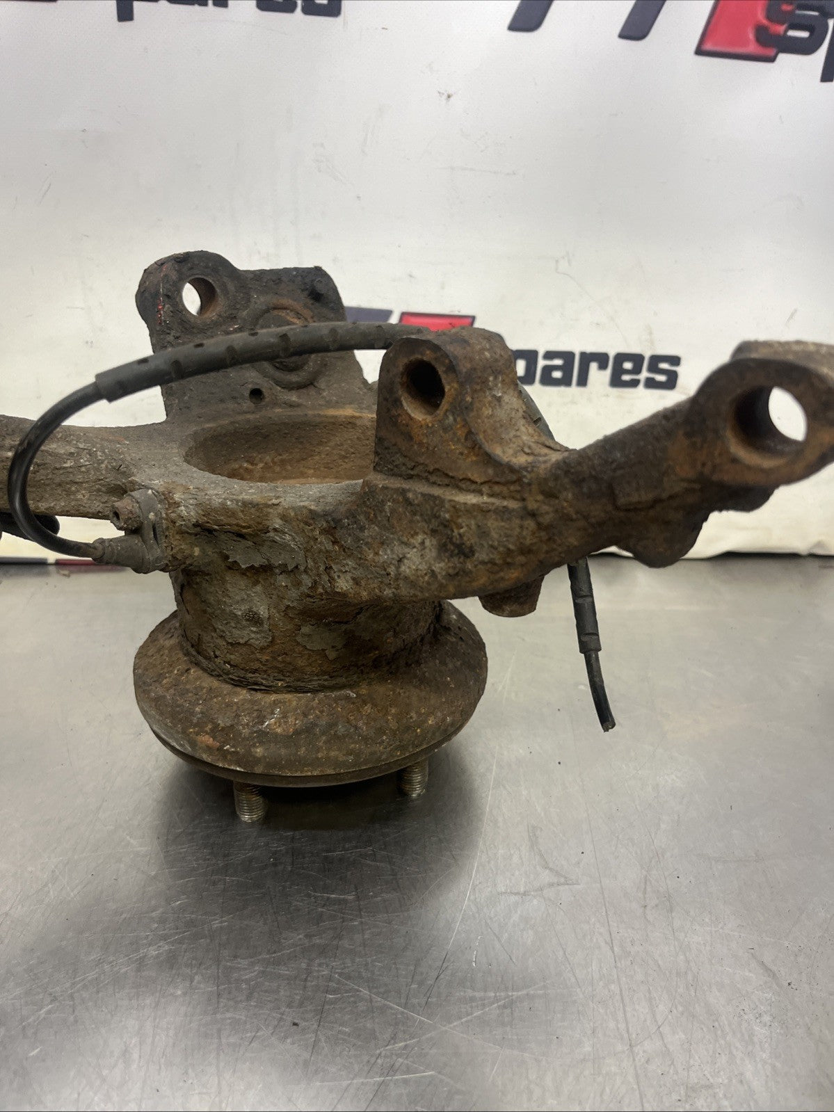 RANGE ROVER VOGUE L322 N/S PASSENGER SIDE LEFT FRONT WHEEL HUB