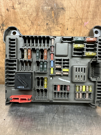 BMW  X5 E70 Fuse Box Relay Unit Module Power Distribution B010105300 B552 
