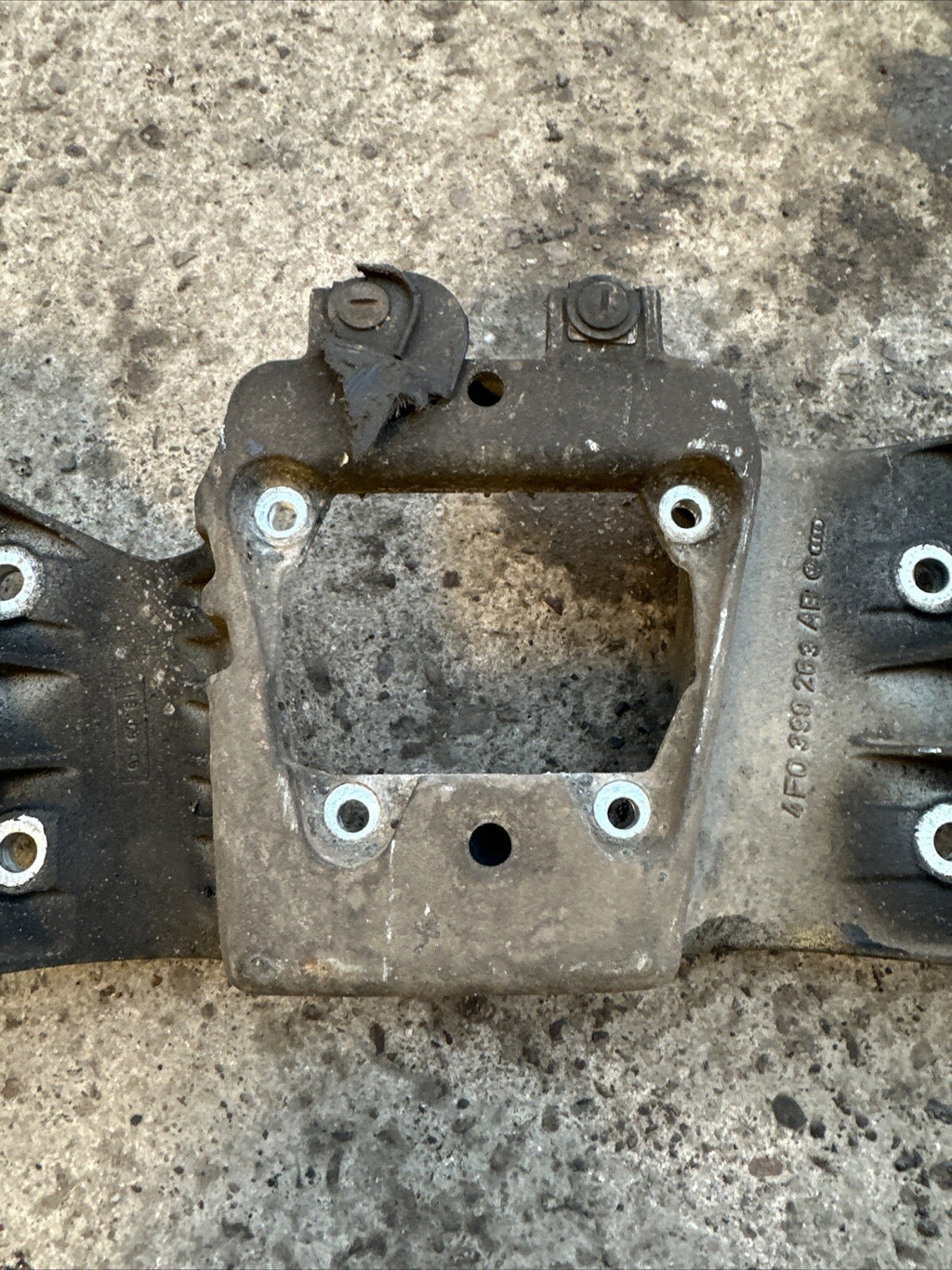 4F0399263AB Audi S6 A6 4F C6 Transmission Gearbox Support Bracket 