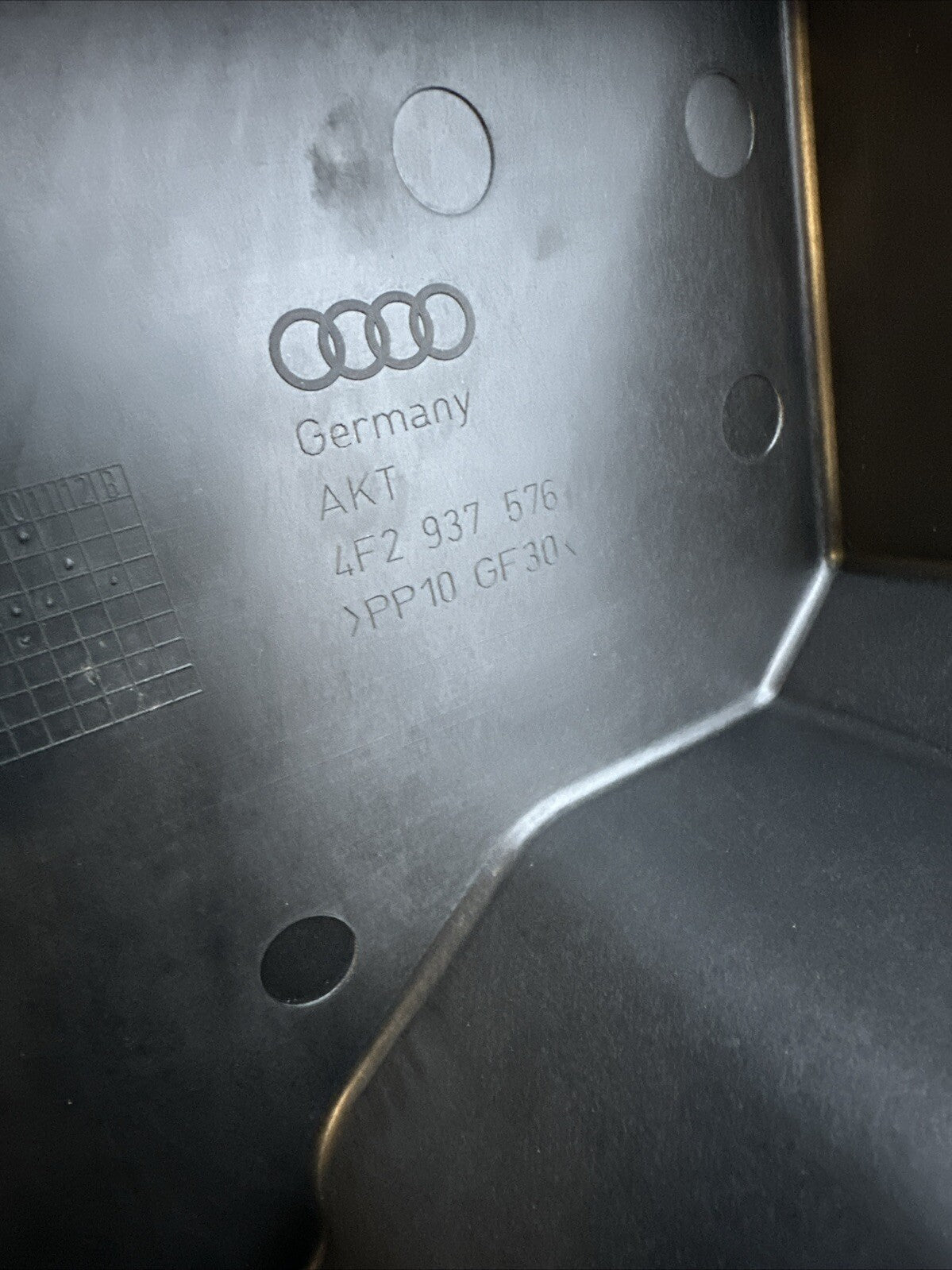 4F2937576 Audi S6 A6 Allroad 4F C6 Engine Bay ECU box Lid 