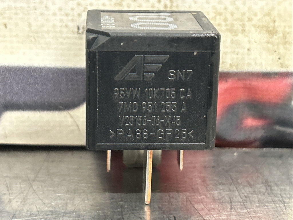Audi VW Seat ECU & Fuel Pump 4-Pin Black Relay (No. 100) 7M0951253A 95VW10K705CA