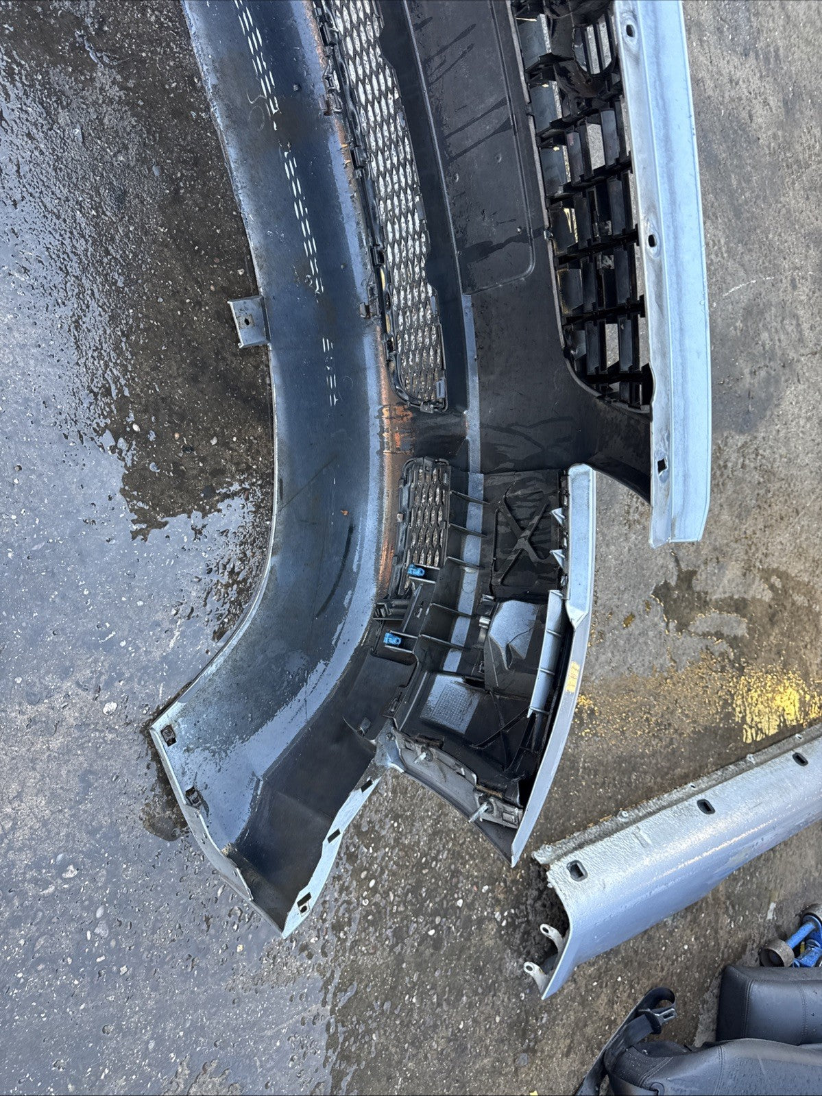 Genuine Audi TT Mk1 8N Front Bumper LY7J Avus Silver *225bhp*98-06