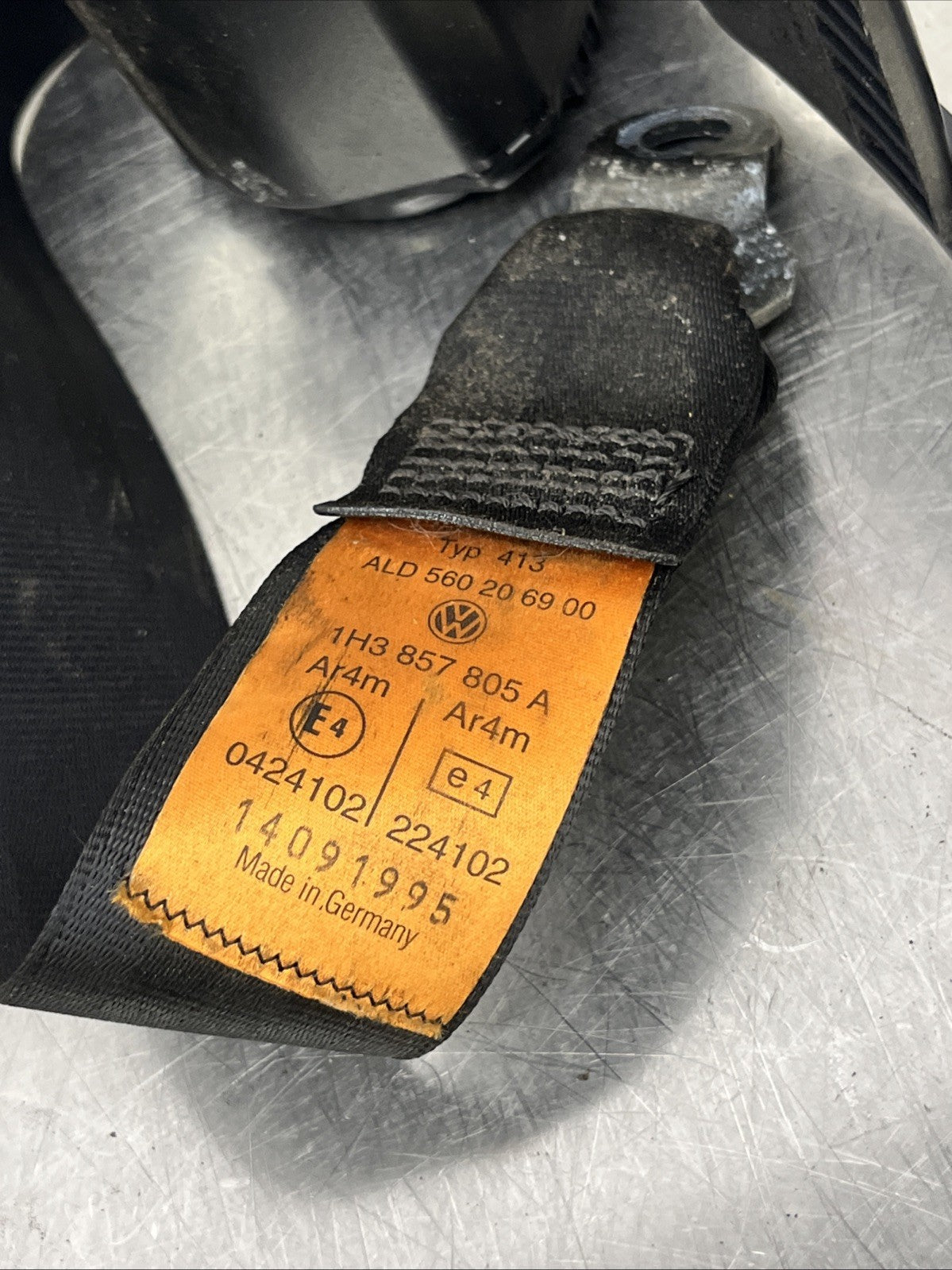 VW VOLKSWAGEN GOLF 1995 MK3 3DOOR NEARSIDE PASSENGER REAR SEAT BELT 1H3857805A
