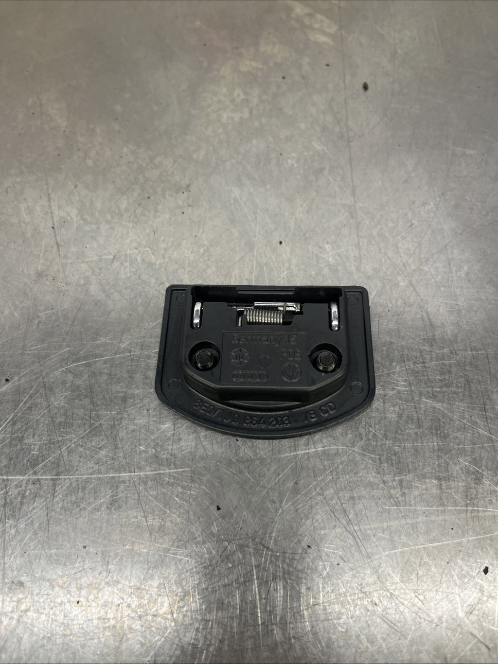 AUDI Q7 4L 3.0 LUGGAGE BOOT TIE DOWN HOOK 8E0864203 2006-2009
