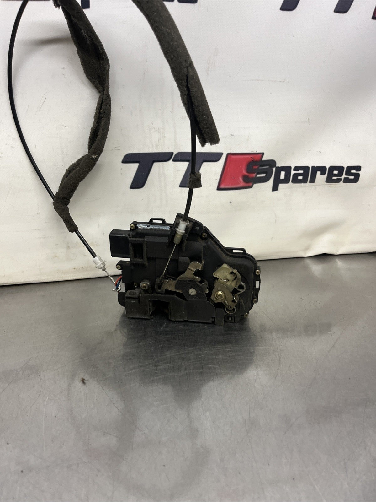 AUDI TT MK1 DRIVERS SIDE FRONT RIGHT DOOR LOCK LATCH MECHANISM