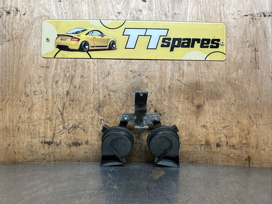 Audi TT 8N Mk1 1998-2006 PAIR of Horns / Sirens / Klaxons inc Mount Brackets