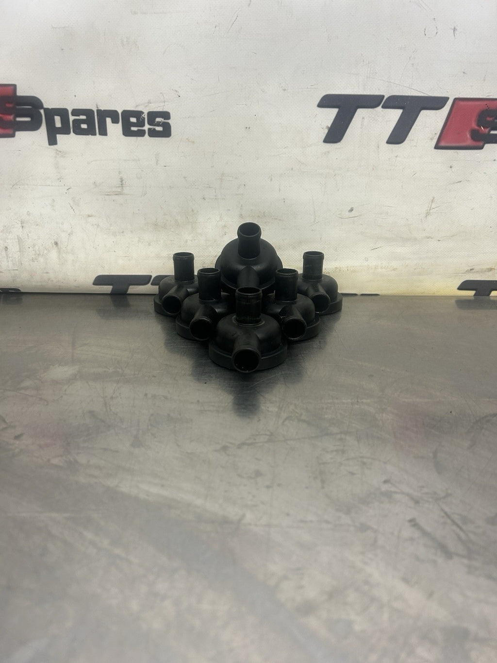 06A129101D Engine Block Breather Valve Audi Skoda Vw 1.8t 06a129101D