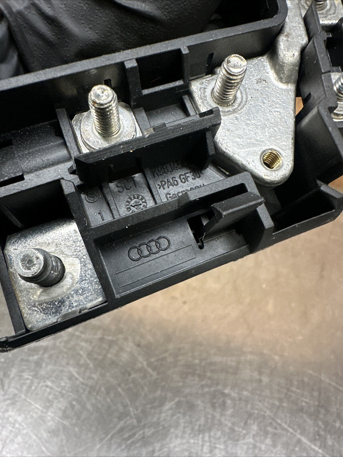 2015 AUDI A5 BATTERY CUT OFF FUSE OVERLOAD PROTECTION TRIP 4F0915519