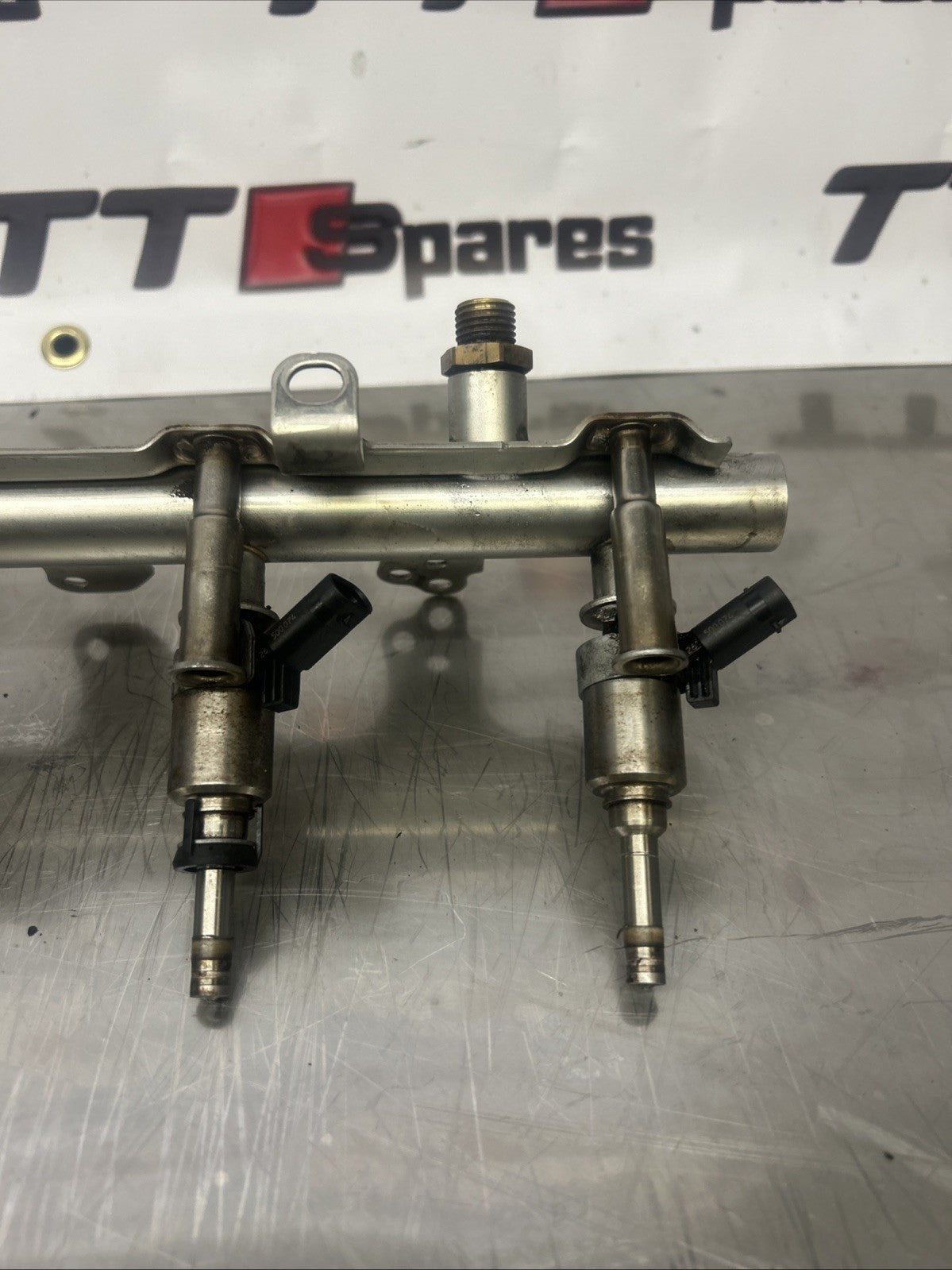 10-14 AUDI TT MK2 8J 2.0 TFSI PETROL FUEL RAIL/INJECTORS 06J133036AB/06J133317M