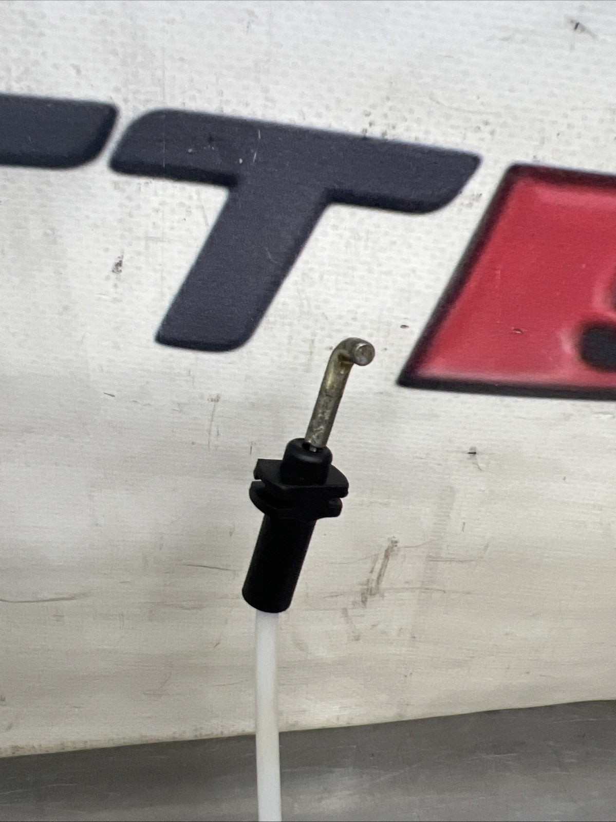 AUDI TT Mk1 Fuel Filler Flap 8N0809905B 98-06