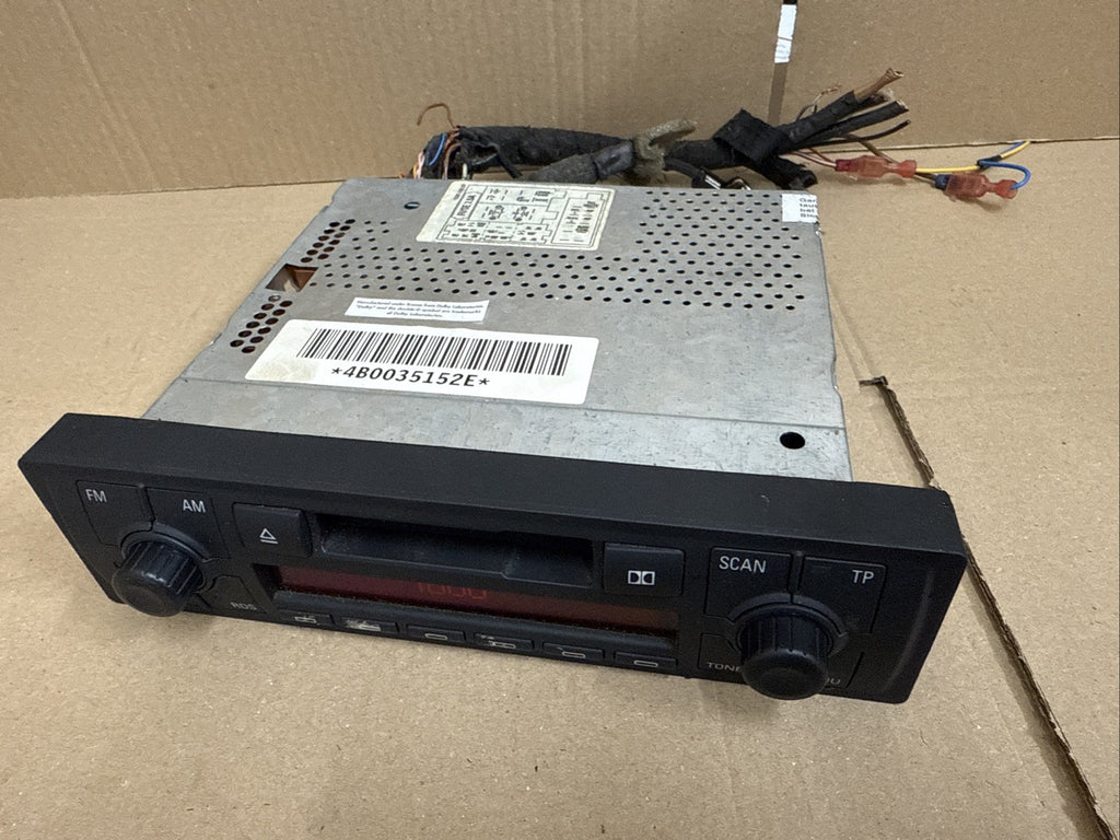 4B0035152E 2003 AUDI TT RADIO STEREO CASSETTE PLAYER HEAD UNIT With Code