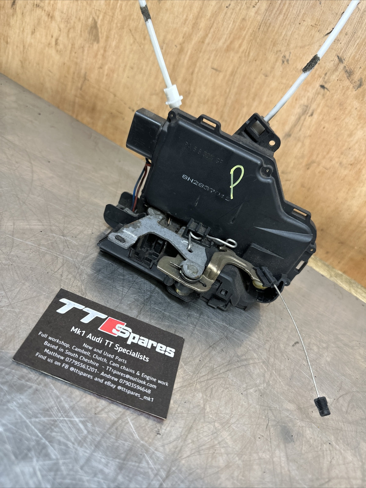 AUDI TT MK1 PASSENGER SIDE FRONT LEFT DOOR LOCK LATCH MECHANISM