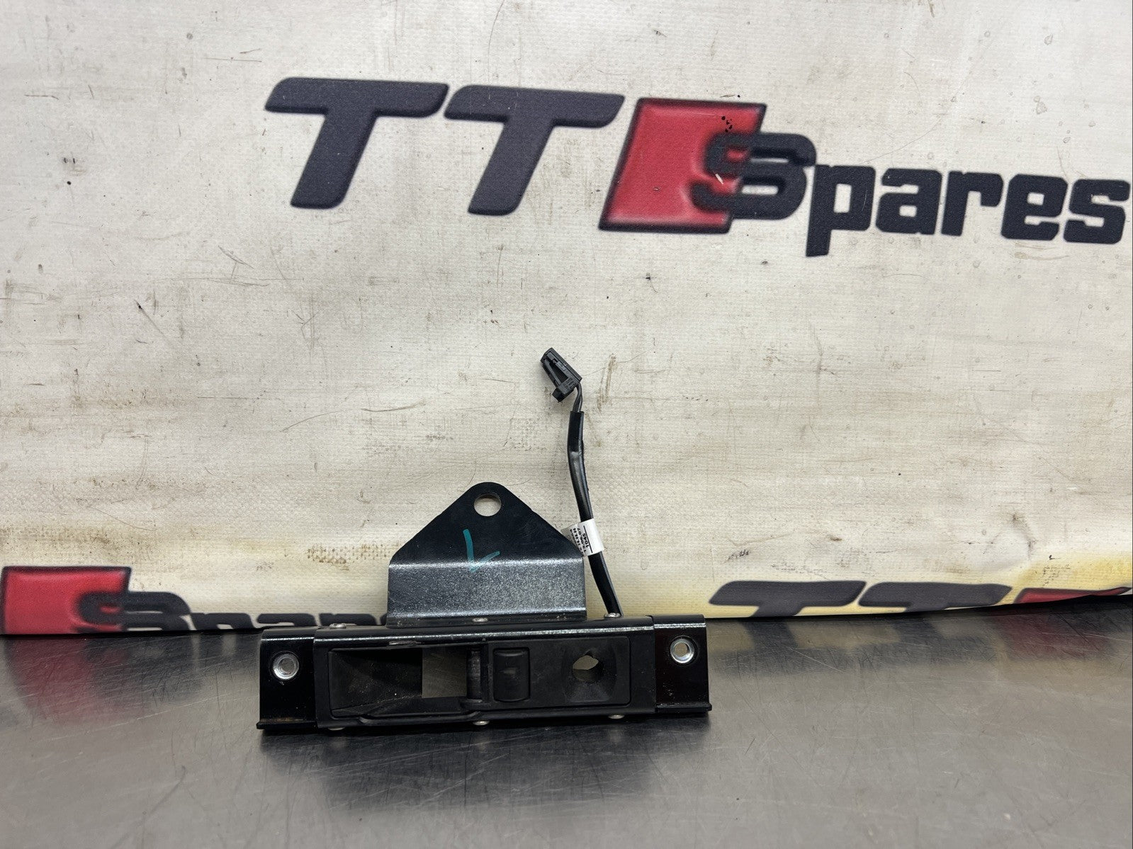 Audi TT MK2 Roadster Passenger Side Left Roof Latch Lock 8J7871443A 2007