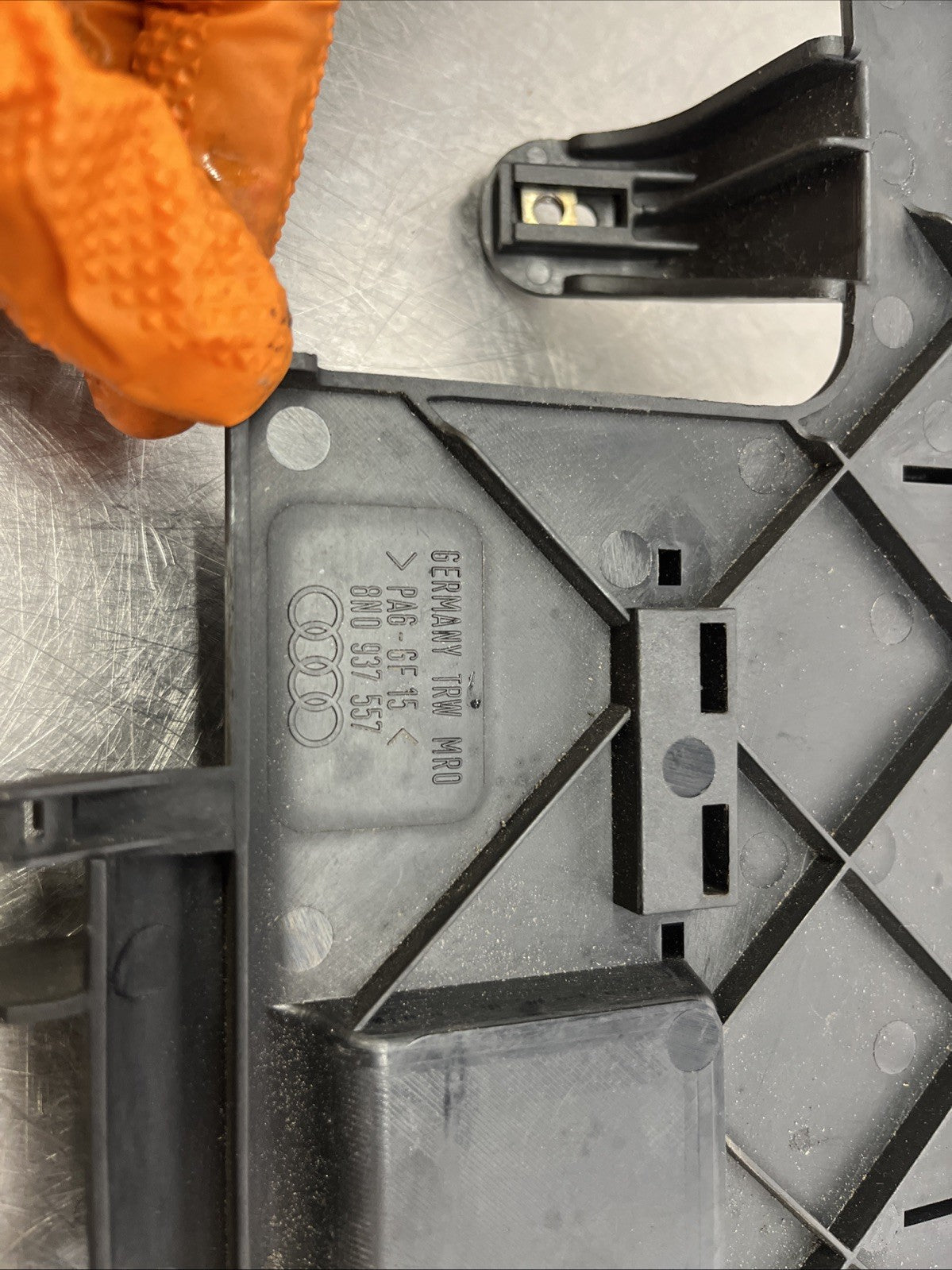 OEM Audi TT Mk1 Battery Fuse Holder Tray Cover Battery 8N0 937 557*COUPE MINT!