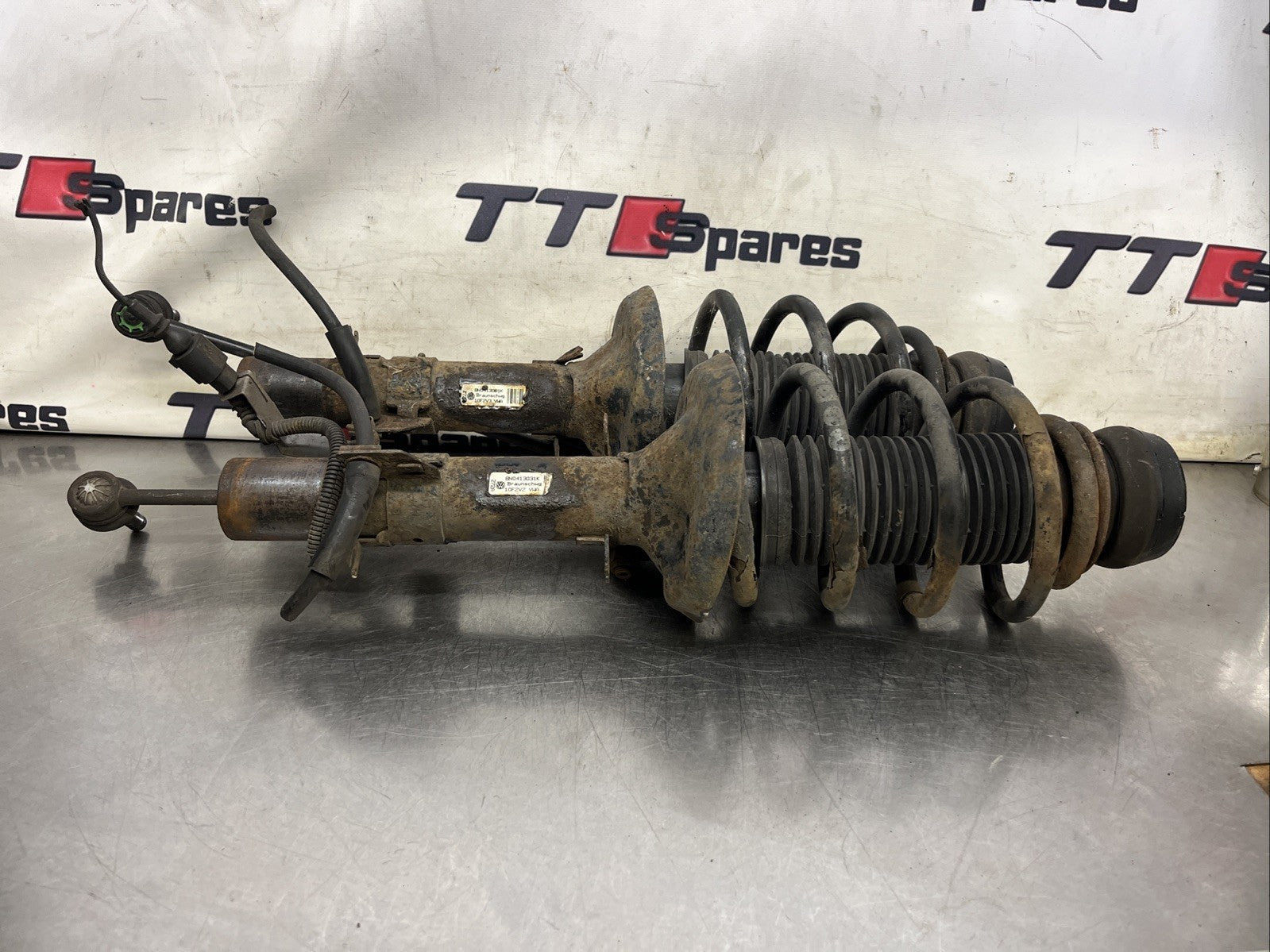 2003 AUDI TT 8N 1.8T FRONT SUSPENSION SHOCK ABSORBERS SET   PAIR 8N0413031K