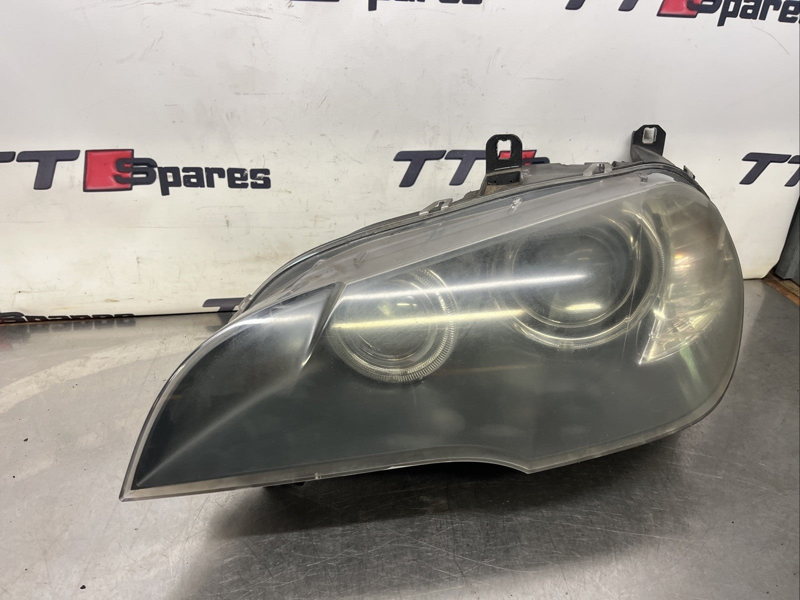 BMW X5 E70 Passenger Headlight 2009