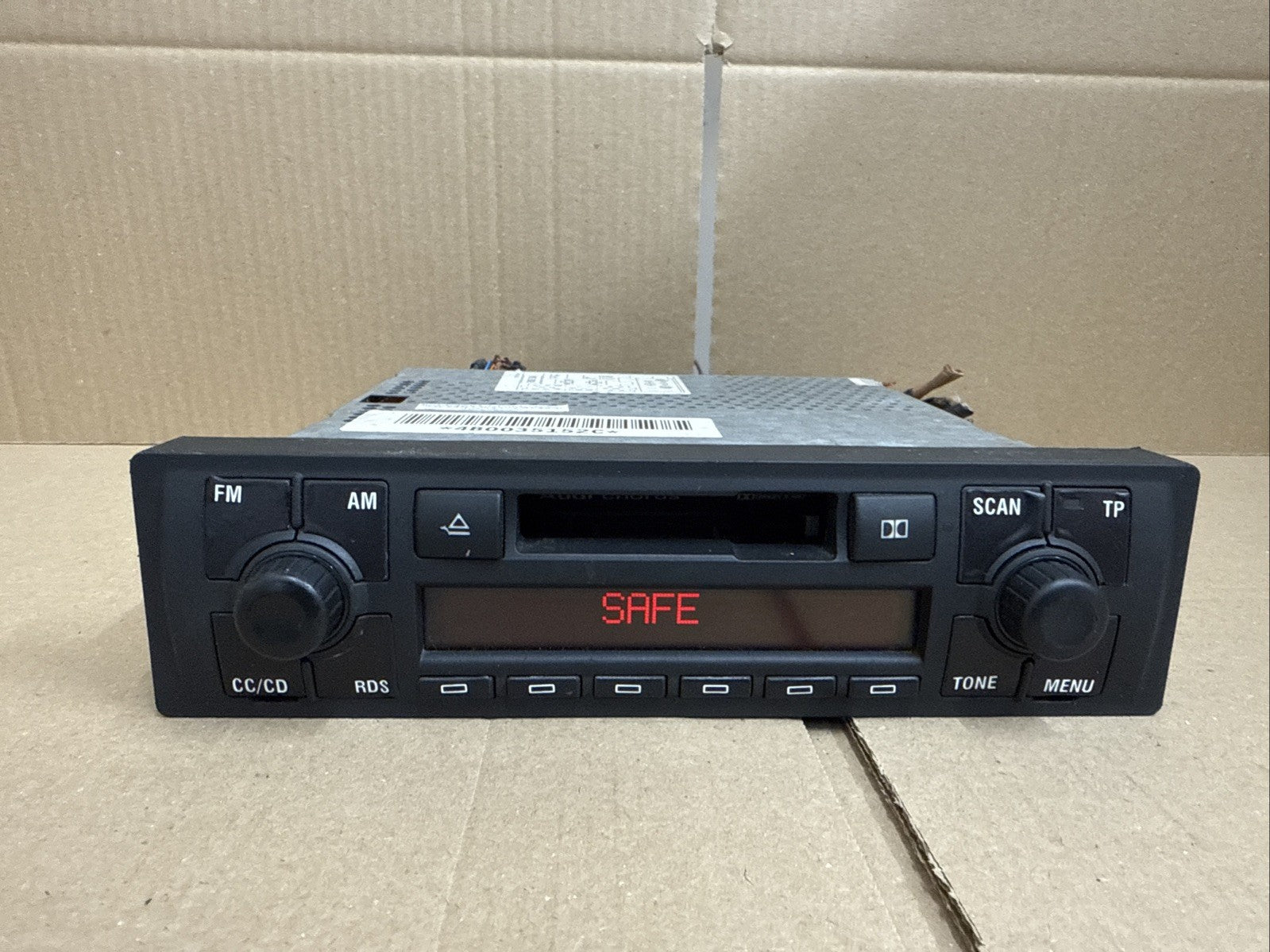 4B0035152C 2003 AUDI TT RADIO STEREO CASSETTE PLAYER HEAD UNIT With Code