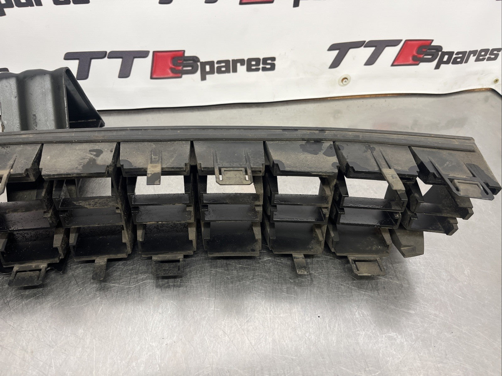 Audi Tt Mk1 3.2 V6 Front bumper  Lower Middle Grill Genuine