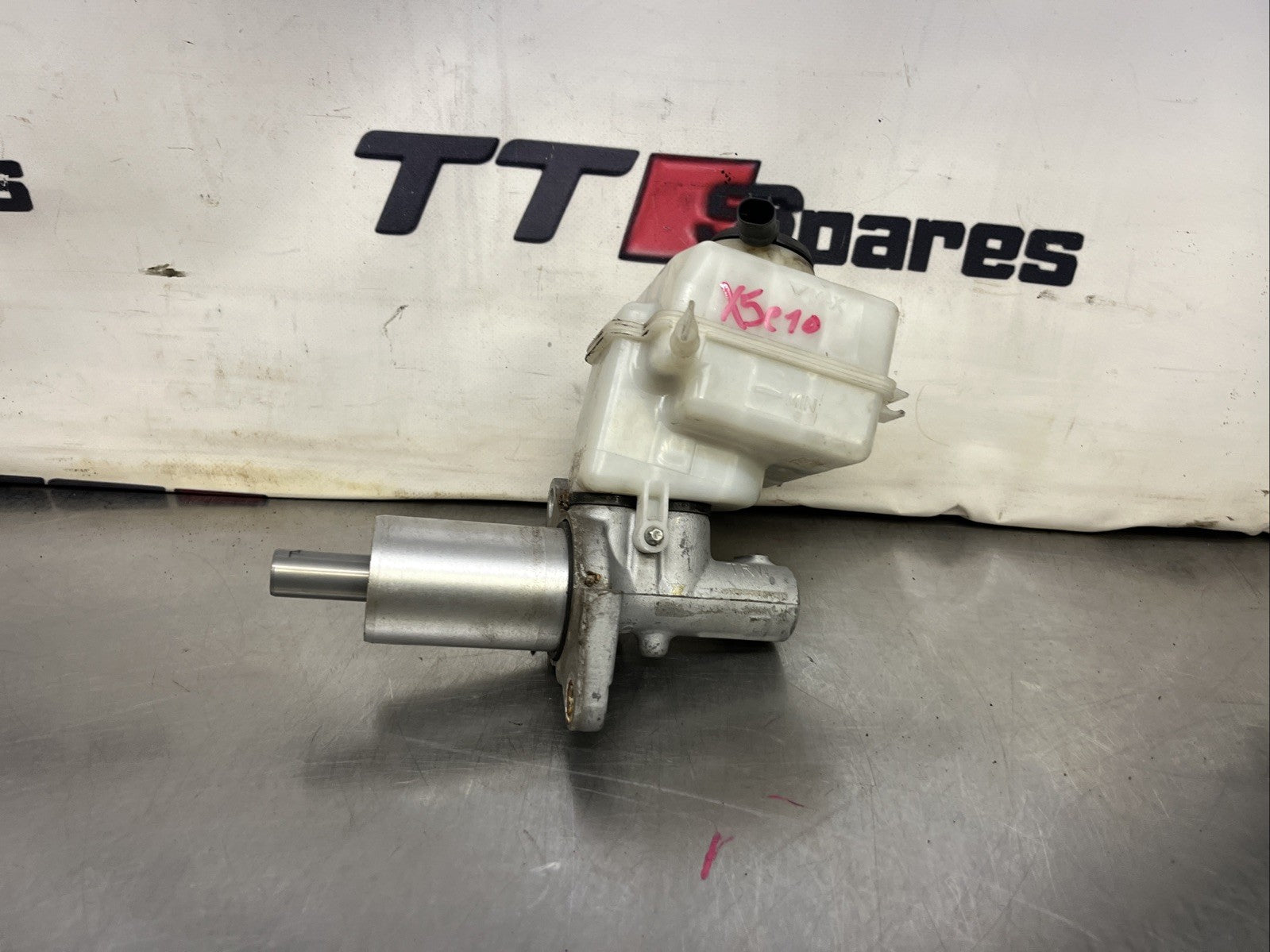BMW X5 BRAKE MASTER CYLINDER & BOTTLE 3.0 D DIESEL 6771718 E70 2007 - 2009