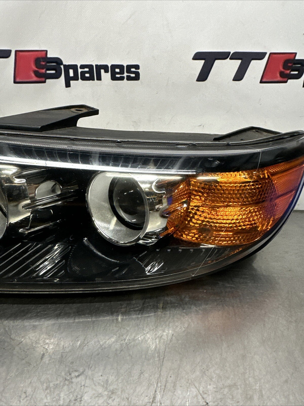92101-2P150KIA SORENTO HEADLIGHT FRONT LEFT PASSNEGER SIDE XENON  MK2 2009- 2014