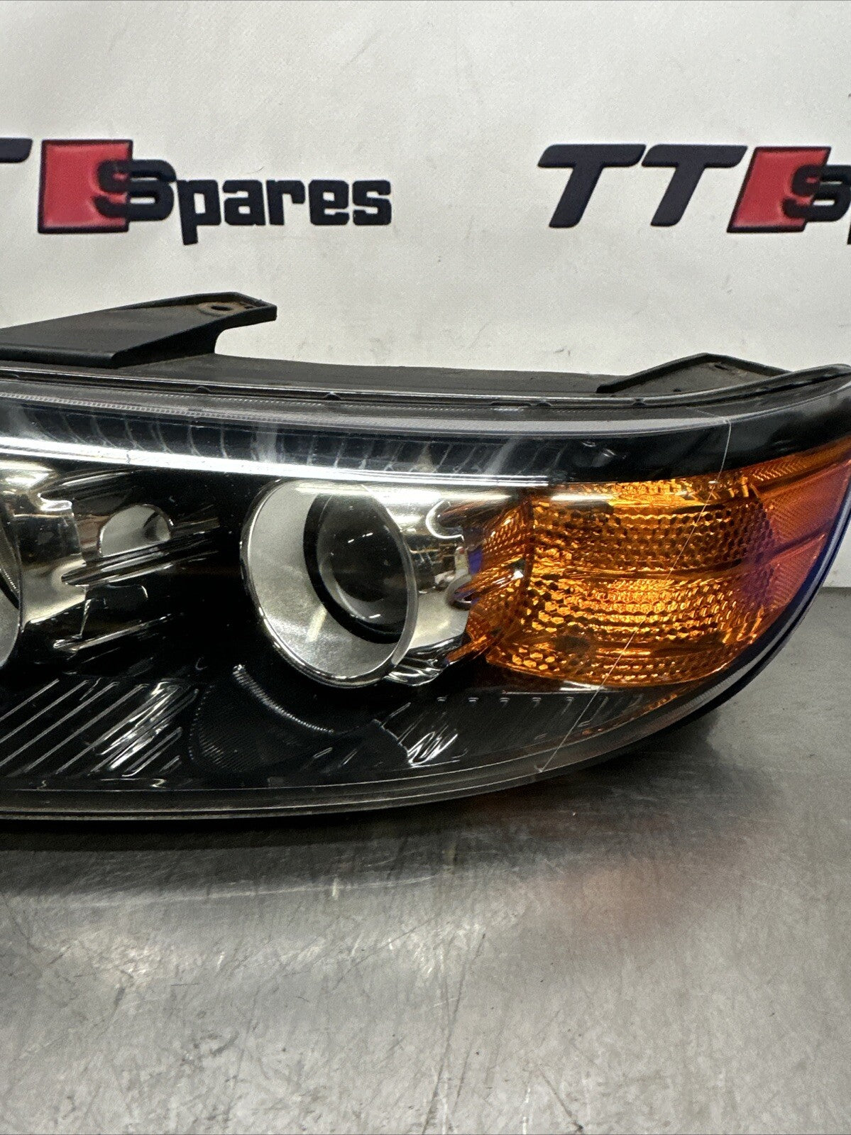 92101-2P150KIA SORENTO HEADLIGHT FRONT LEFT PASSNEGER SIDE XENON  MK2 2009- 2014